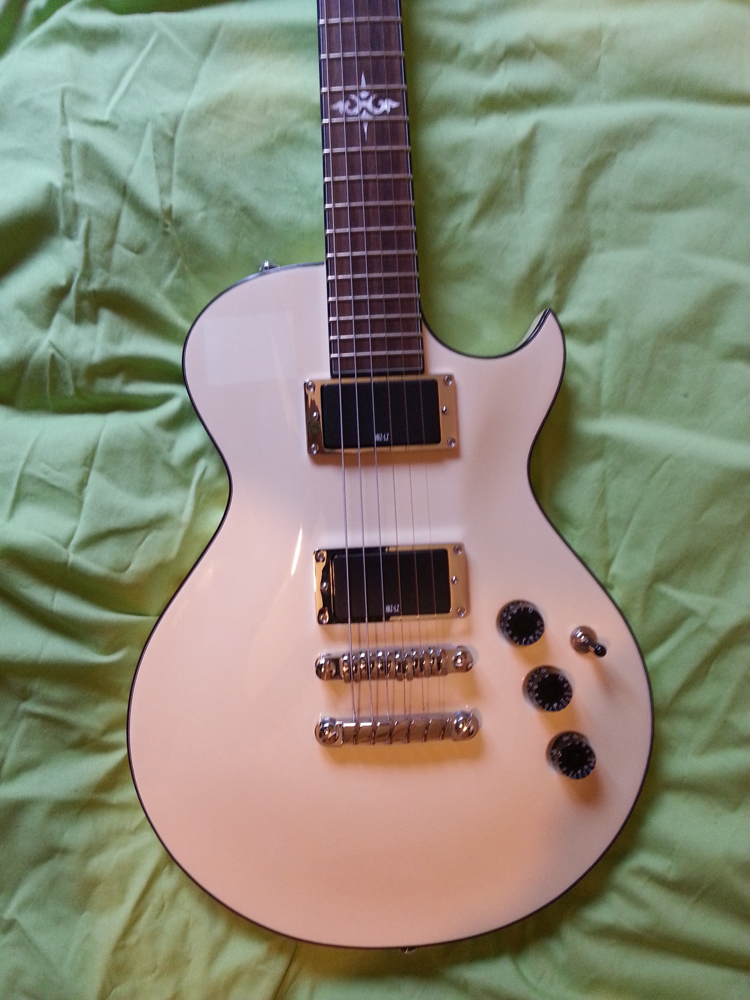 Photo Ibanez ART320 Ibanez ART320 (10612) (1063817) Audiofanzine