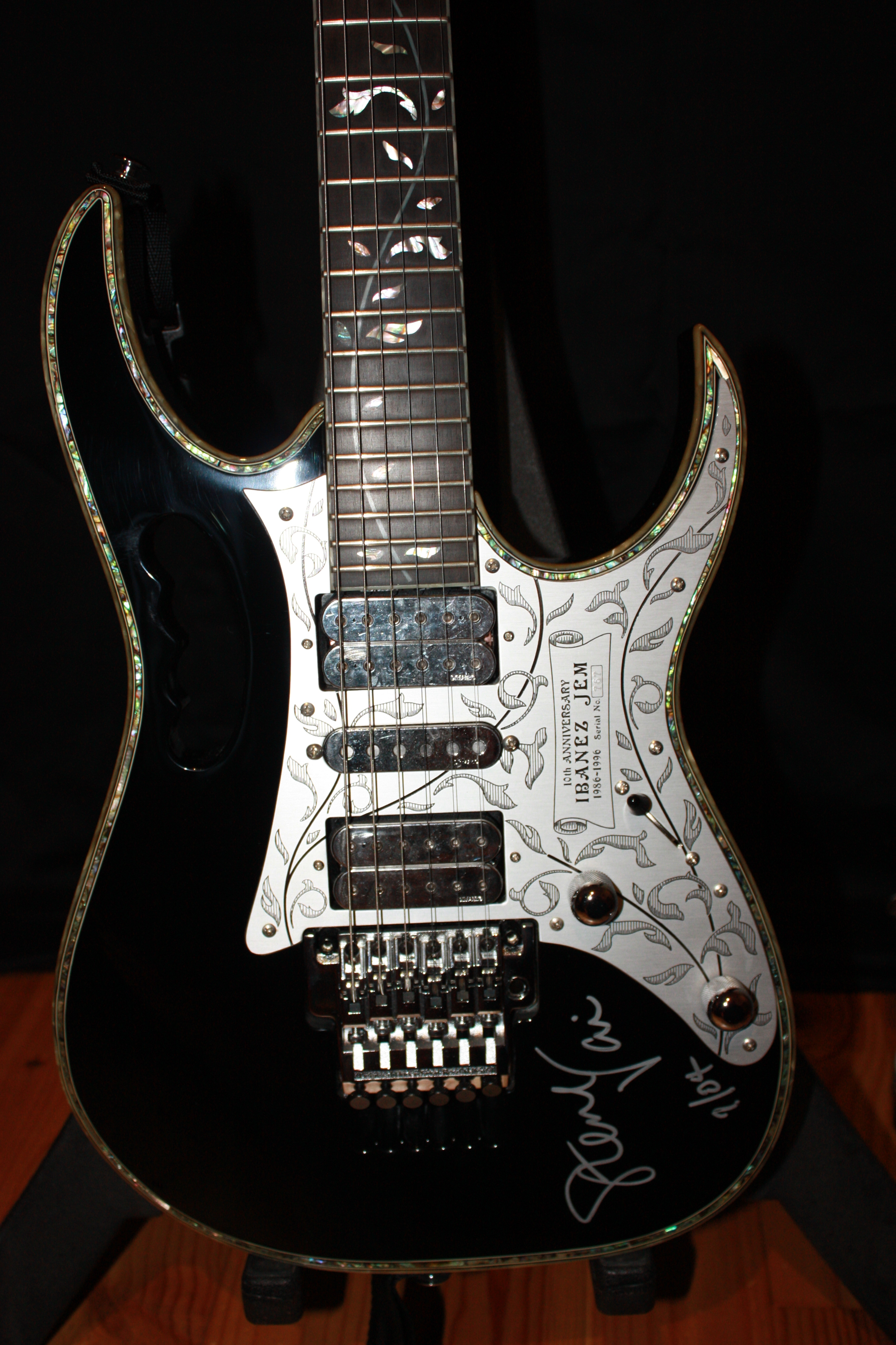 JEM 10TH ANNIVERSARY Ibanez JEM 10th Anniversary Audiofanzine