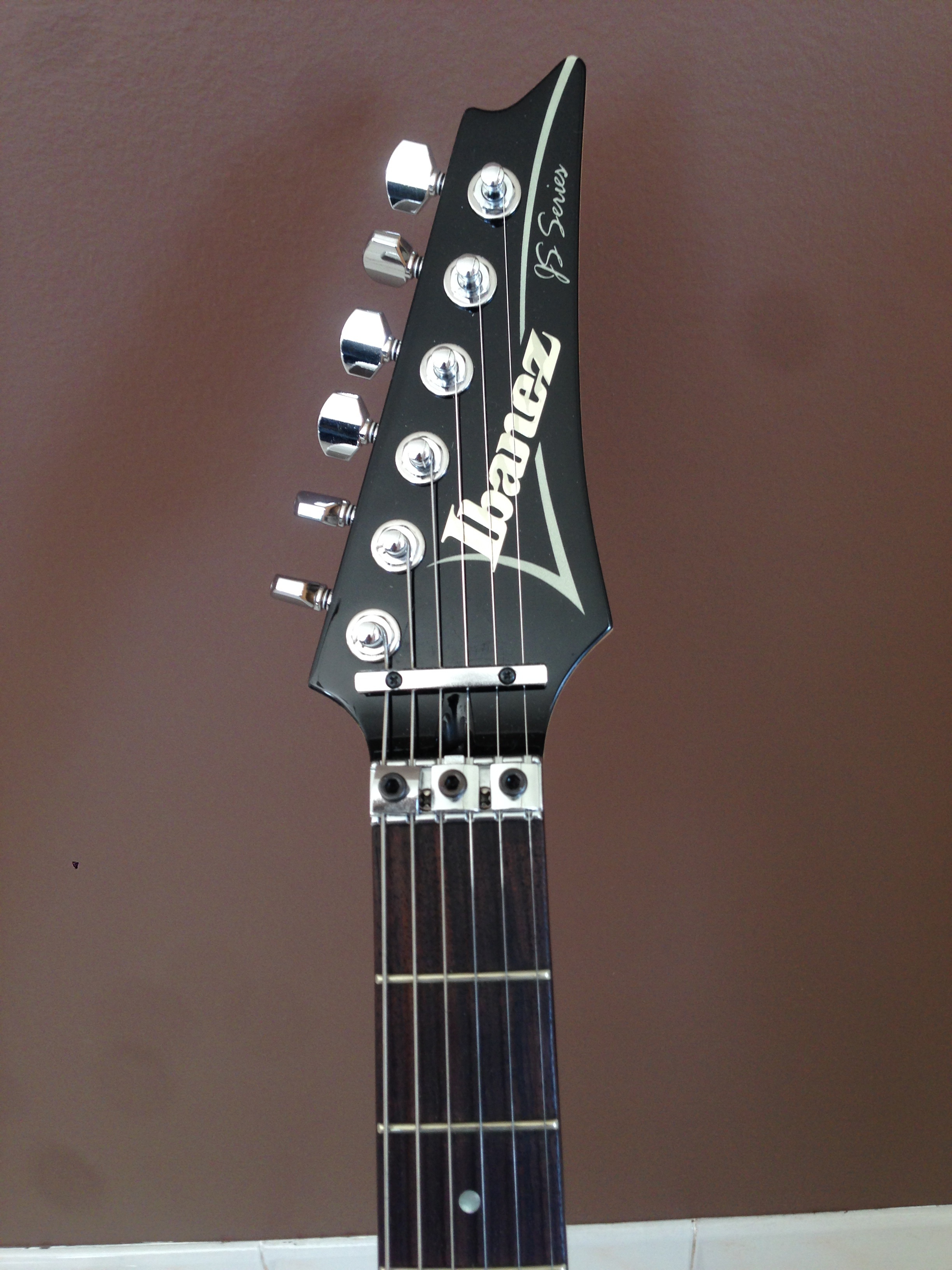 Photo Ibanez JS2400 Ibanez JS2400 White (844137) Audiofanzine