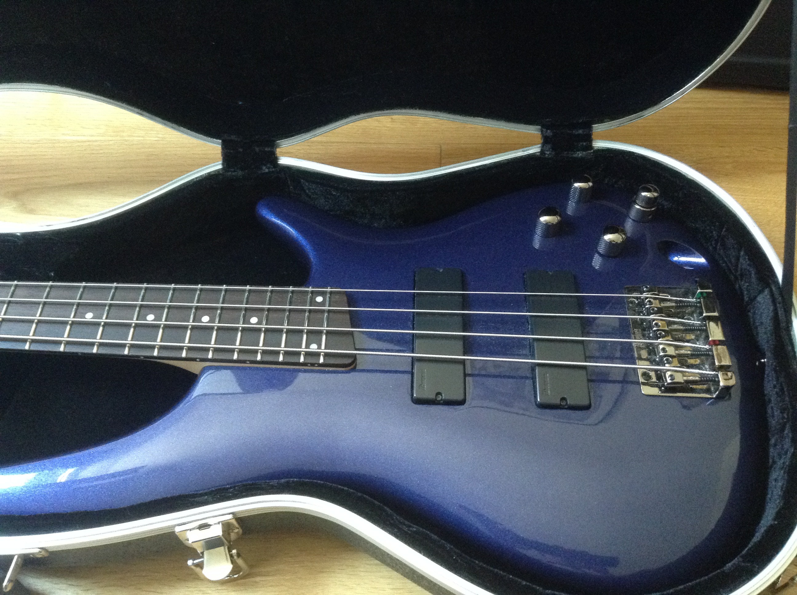 Ibanez SR300 image (#1129845) - Audiofanzine