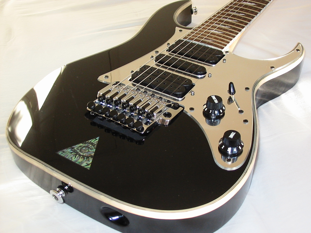 Ibanez UV777 image (1511824) Audiofanzine