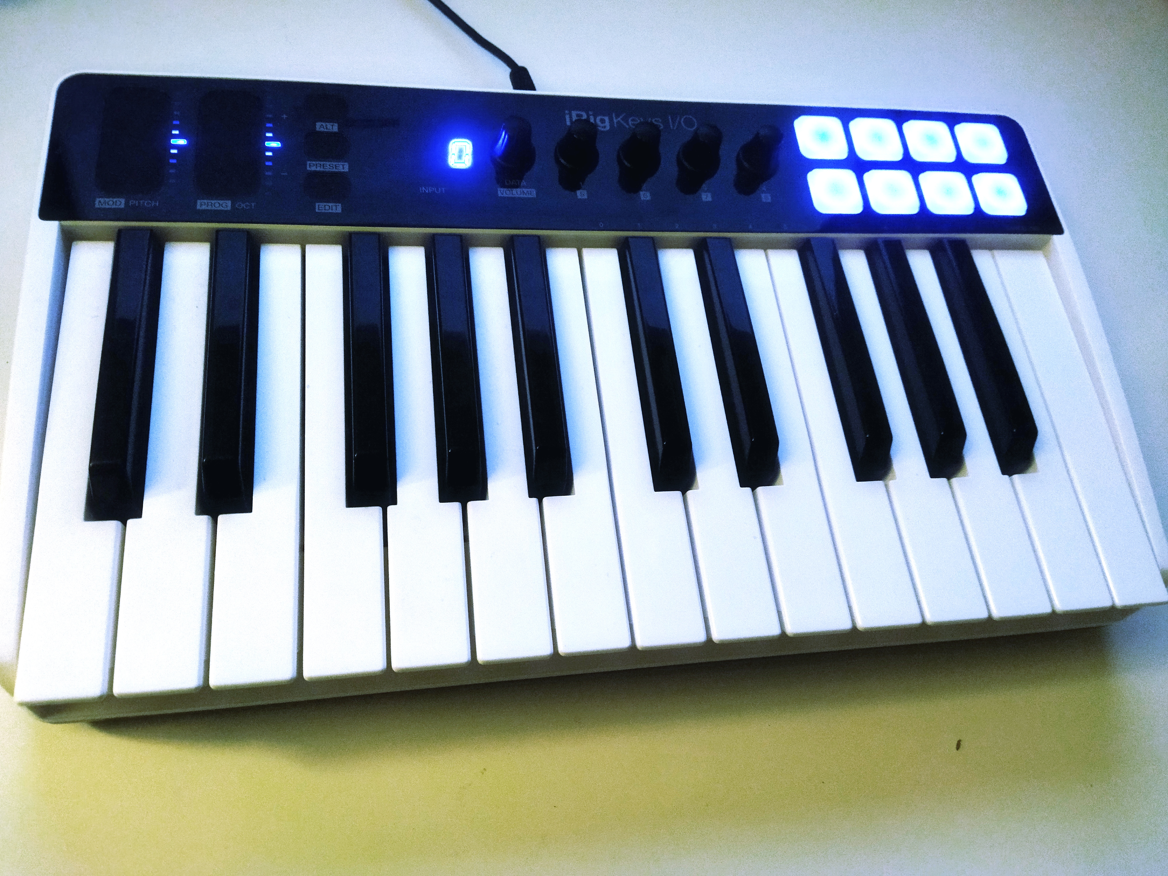 IK Multimedia iRig Keys I/O 25 - Audiofanzine