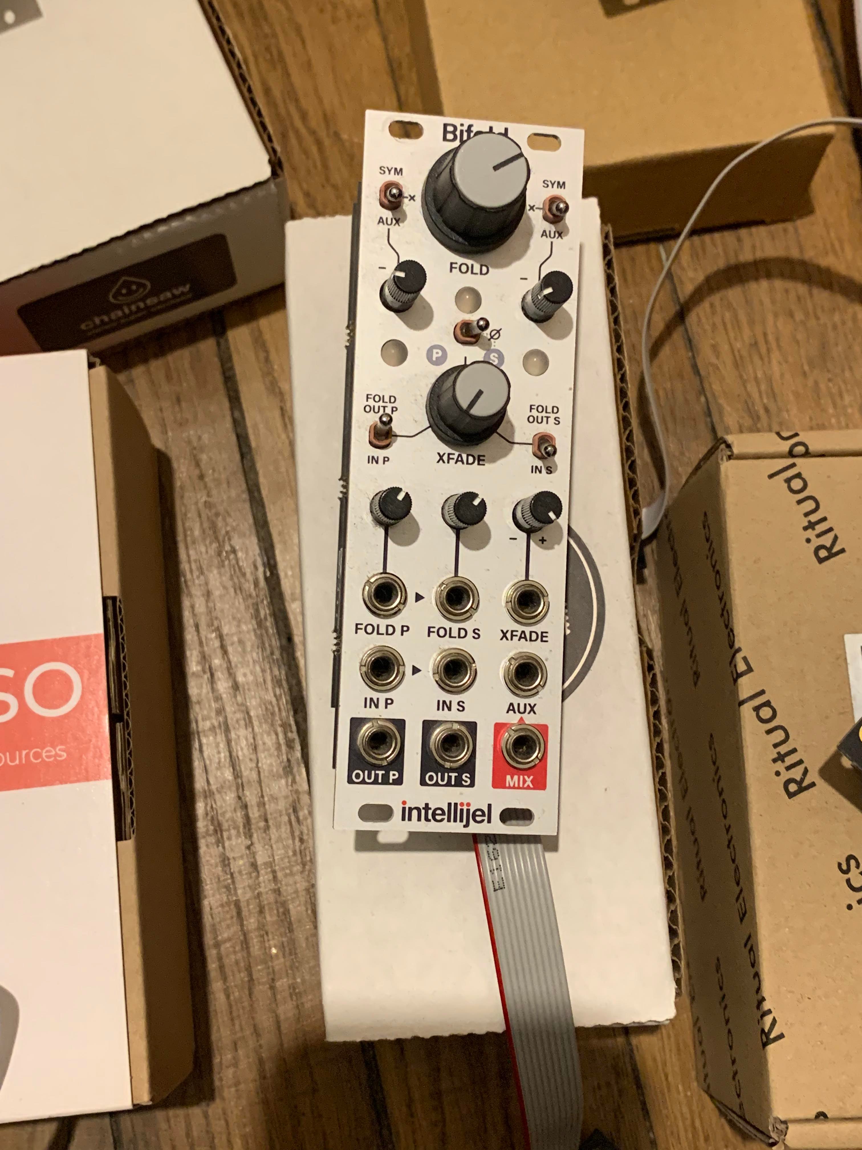 目玉☆送料無料 Overview Intellijel Morgasmatron Panel Morgasmatron