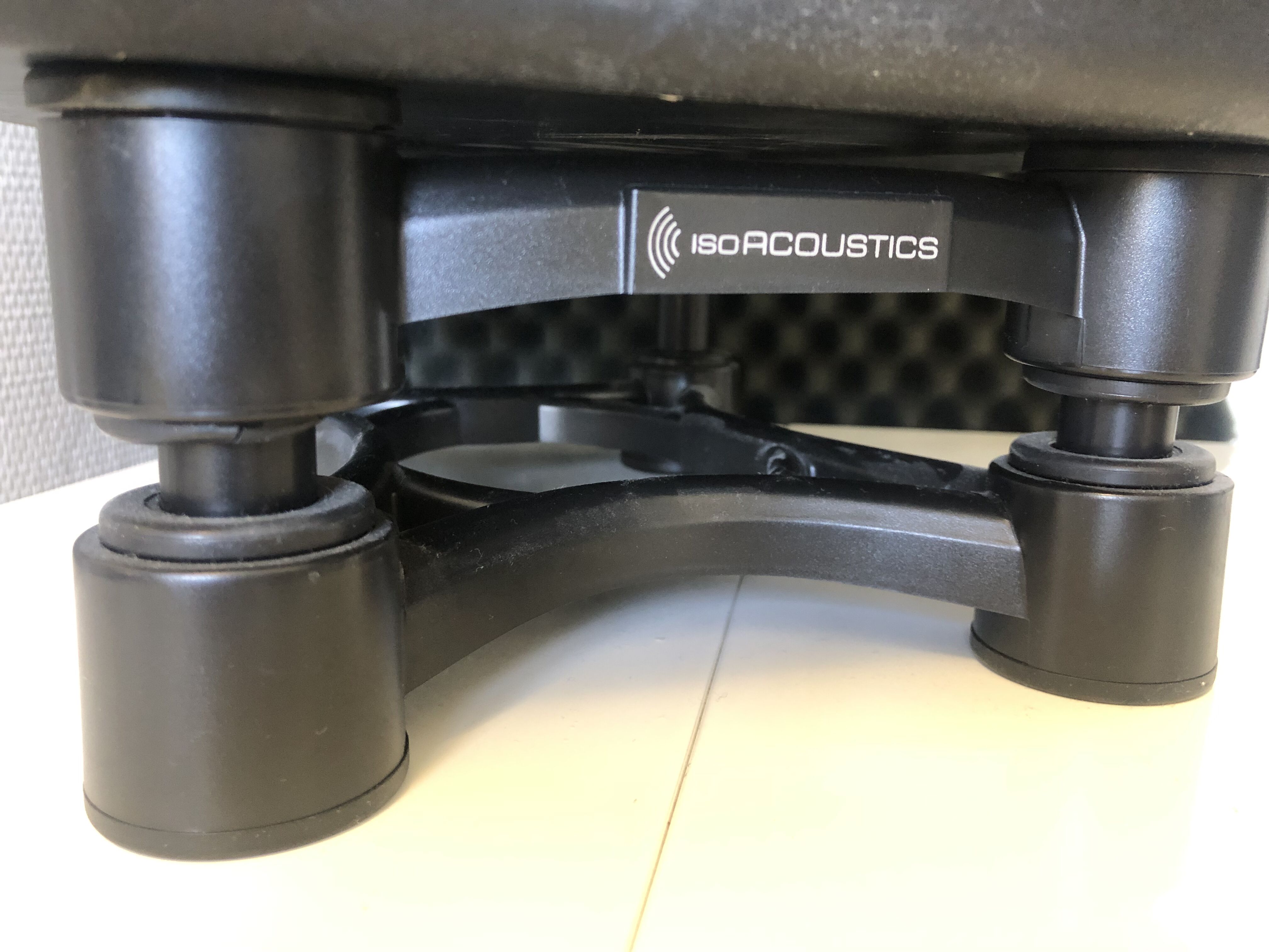 ISO-200 - IsoAcoustics ISO-200 - Audiofanzine