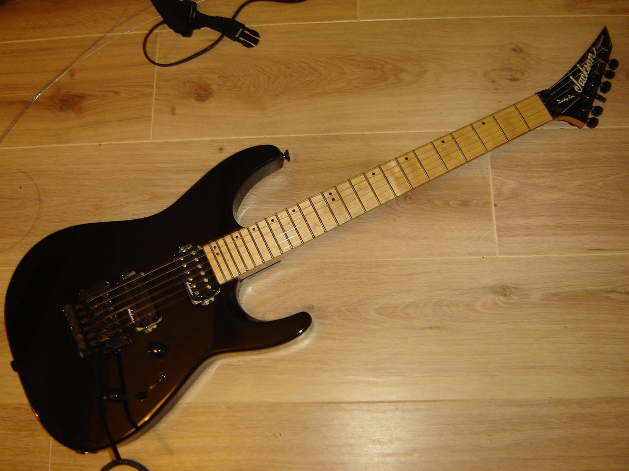 Jackson Dinky Reverse image (524392) Audiofanzine