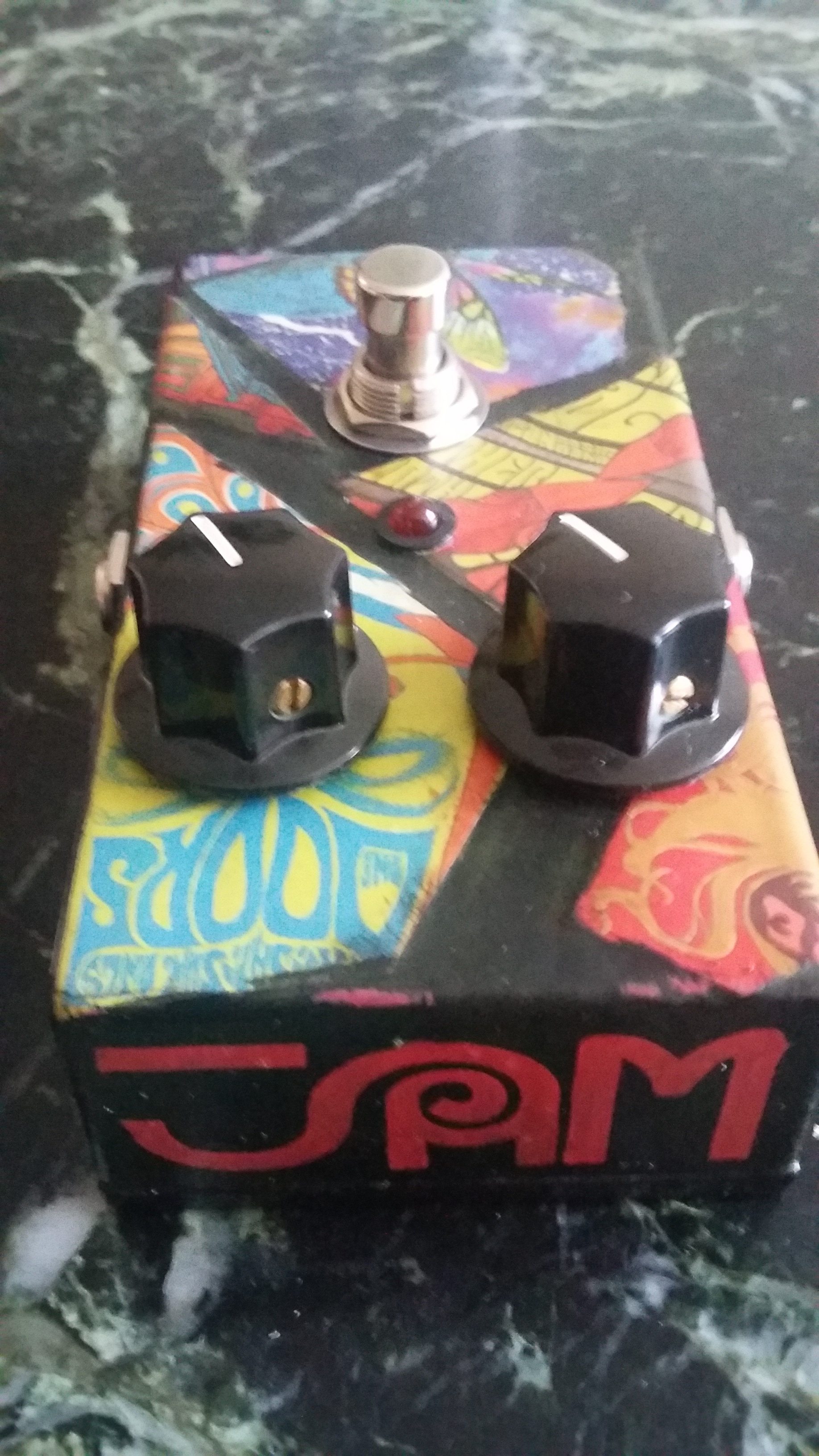 Fuzz phrase CUSTOM SHOP by "Deniz" Jam Pedals Audiofanzine