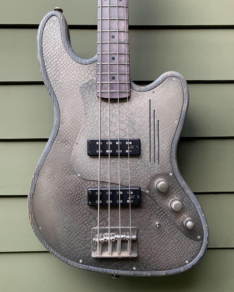 james-trussart-steelcaster-bass-2501648.jpg