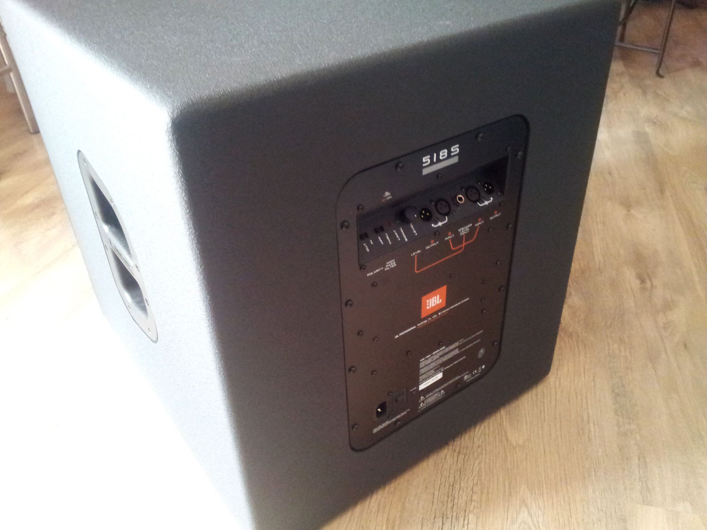 Photo JBL EON 518S JBL Pro EON 518S (644728) Audiofanzine