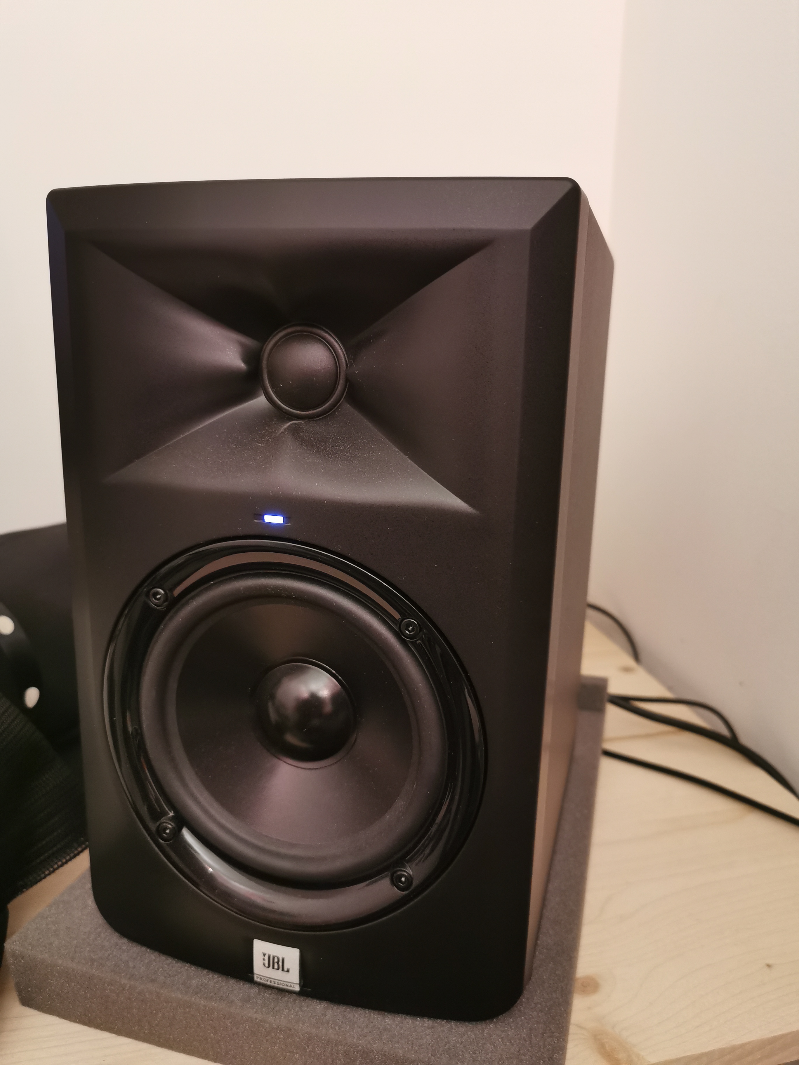 Vends paire de monitoring JBL LSR 305 (IledeFrance) Audiofanzine