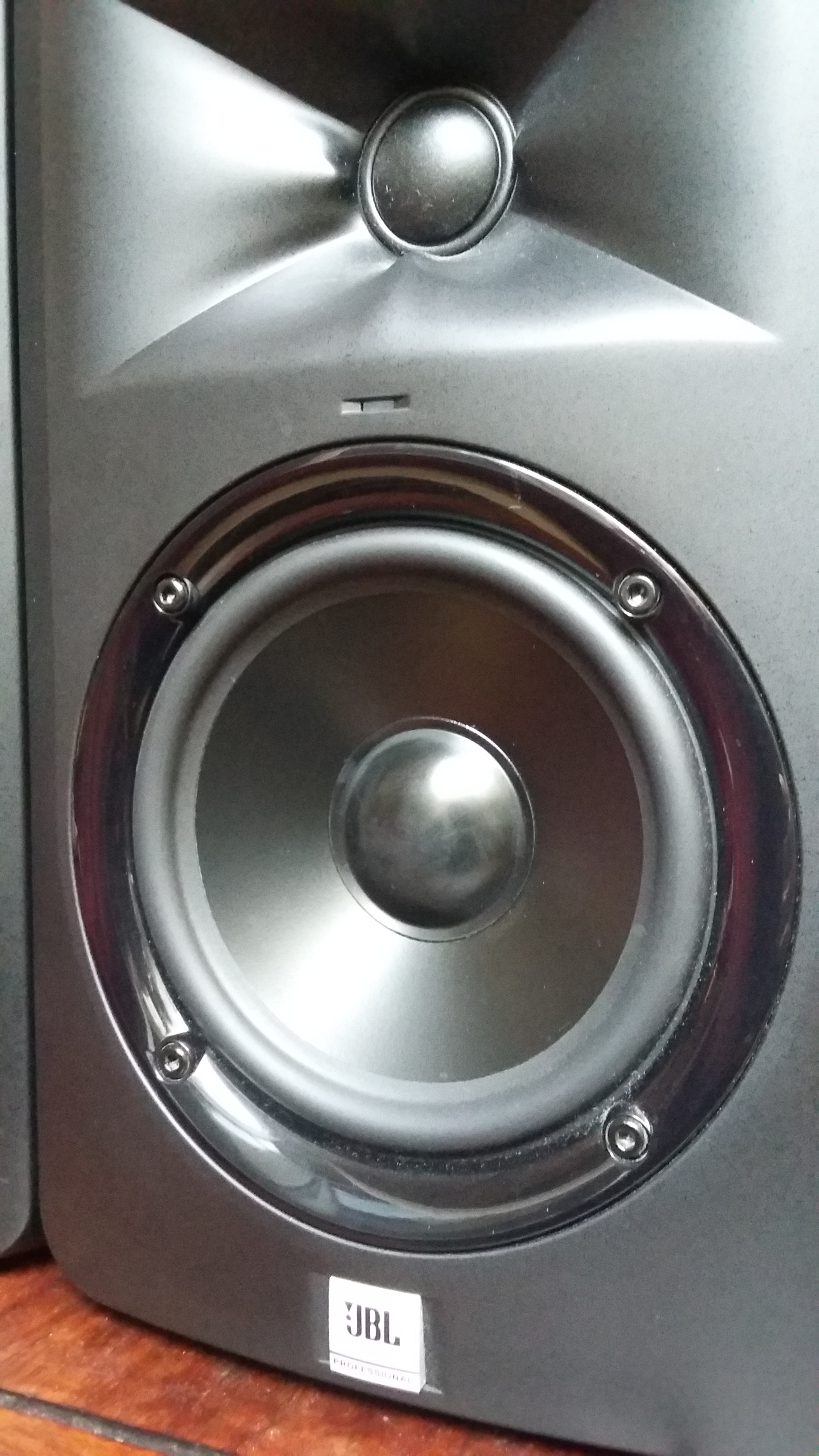 LSR305 JBL LSR305 Audiofanzine