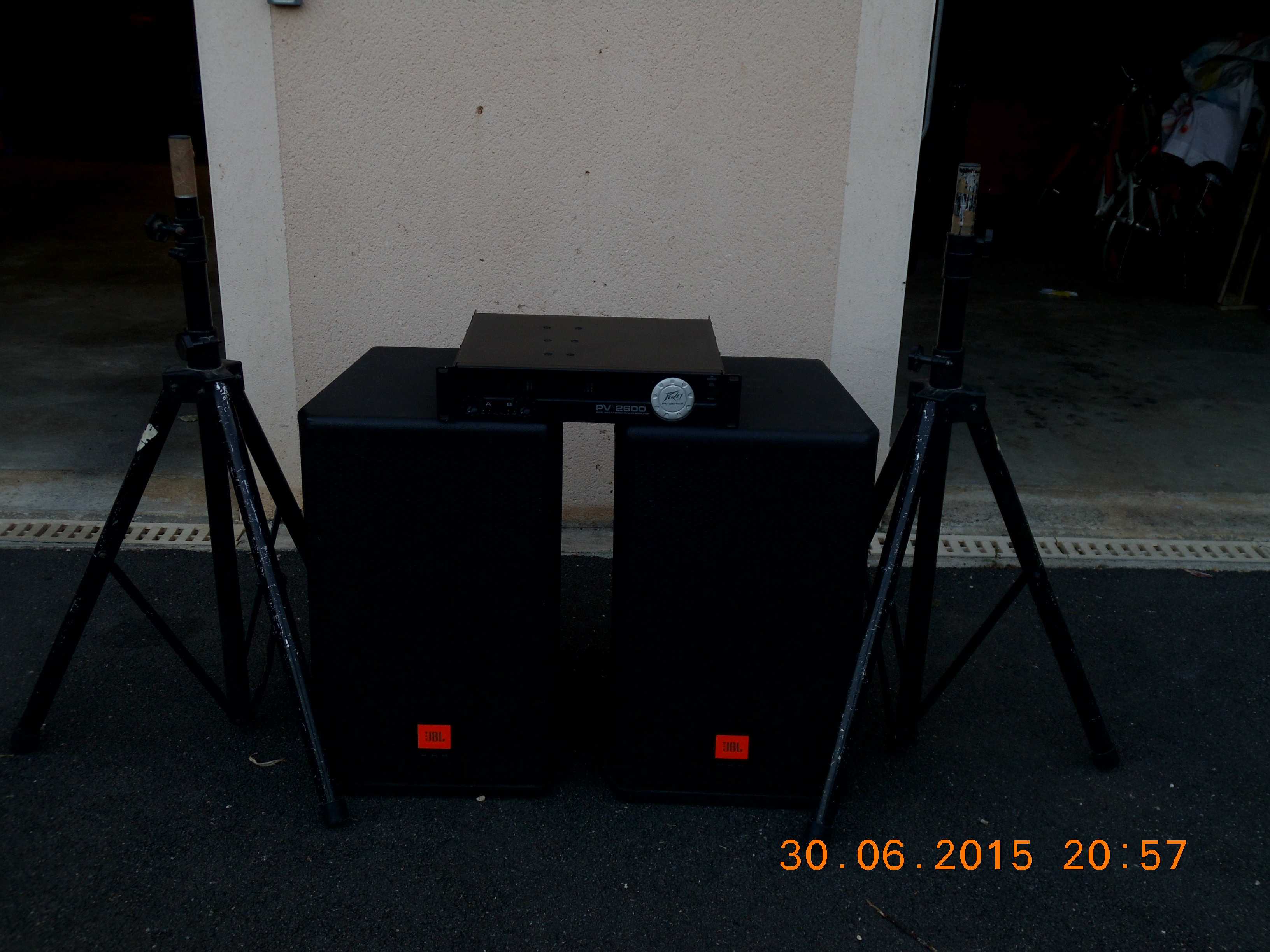 Photo JBL MRX515 JBL baffle MRX 515 + ampli peavey + pieds + cables