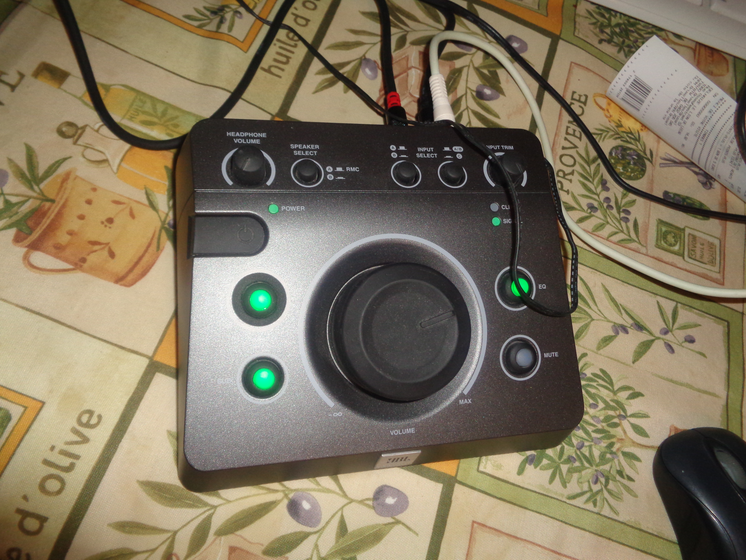 MSC1 Monitor System Controller JBL Audiofanzine