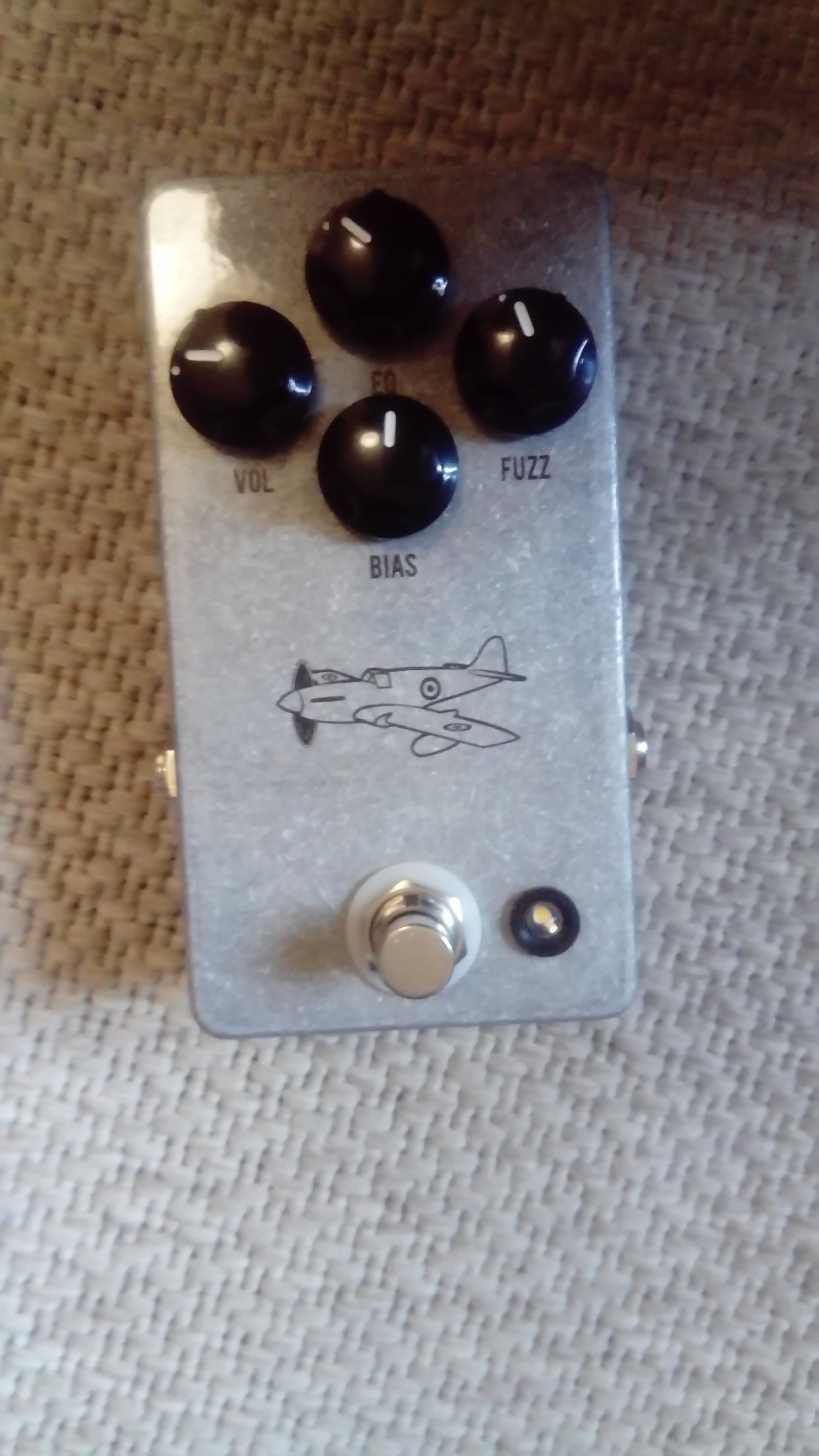 FIREFLY FUZZ JHS Pedals Firefly Fuzz Audiofanzine