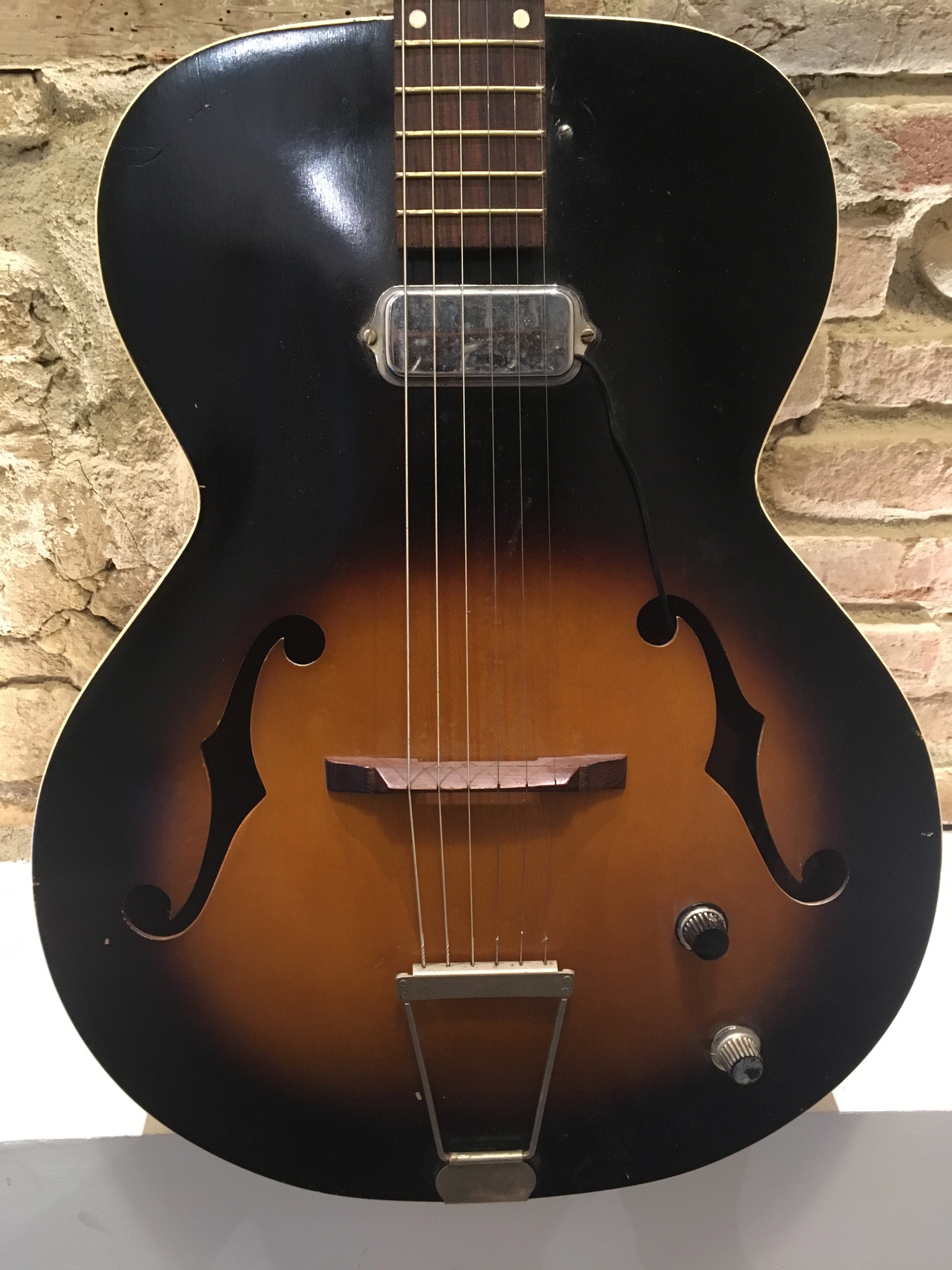 TRUETONE HOLLOW BODY Kay TRUETONE HOLLOW BODY Audiofanzine