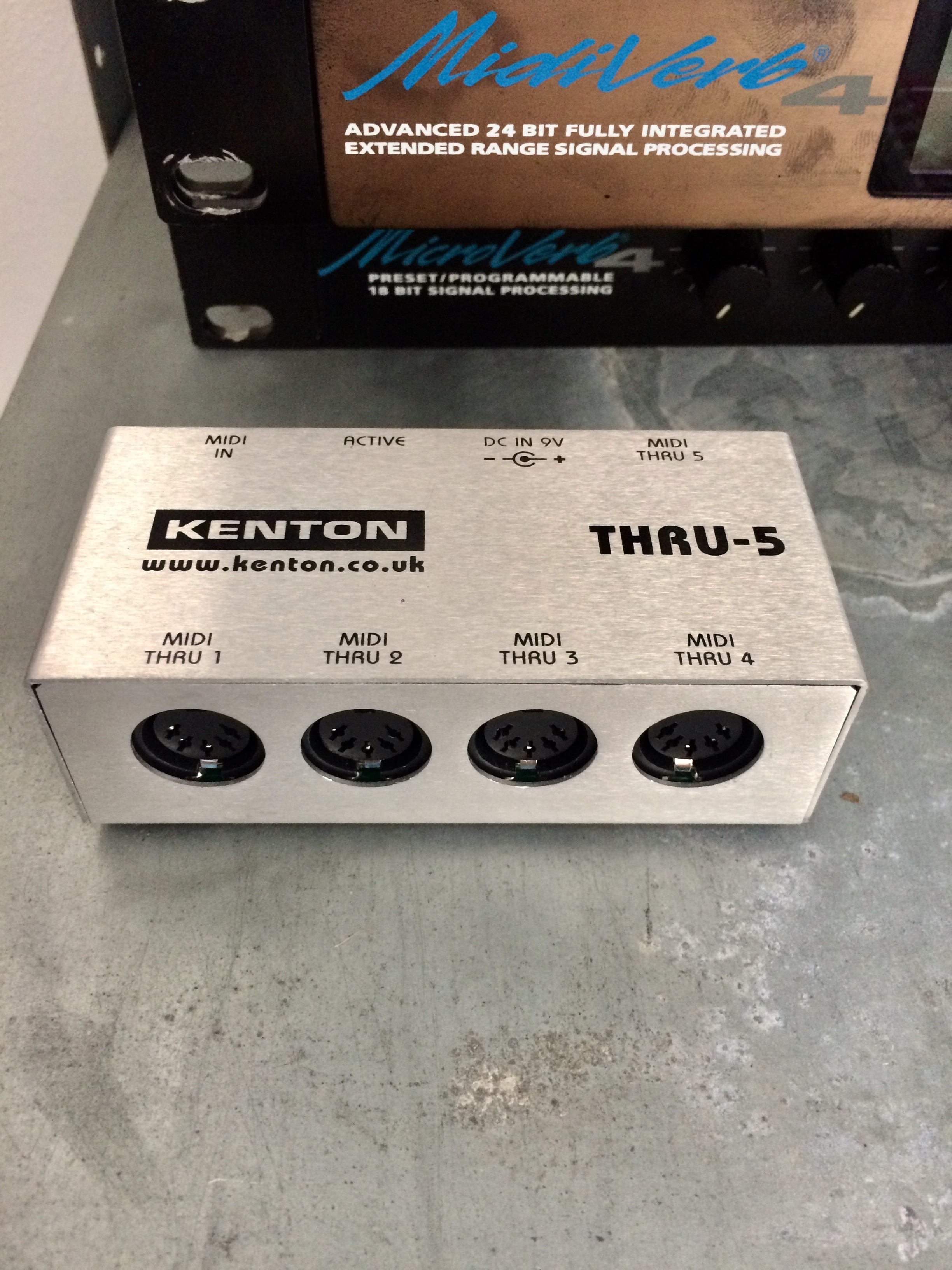 THRU5 Kenton Thru5 Audiofanzine