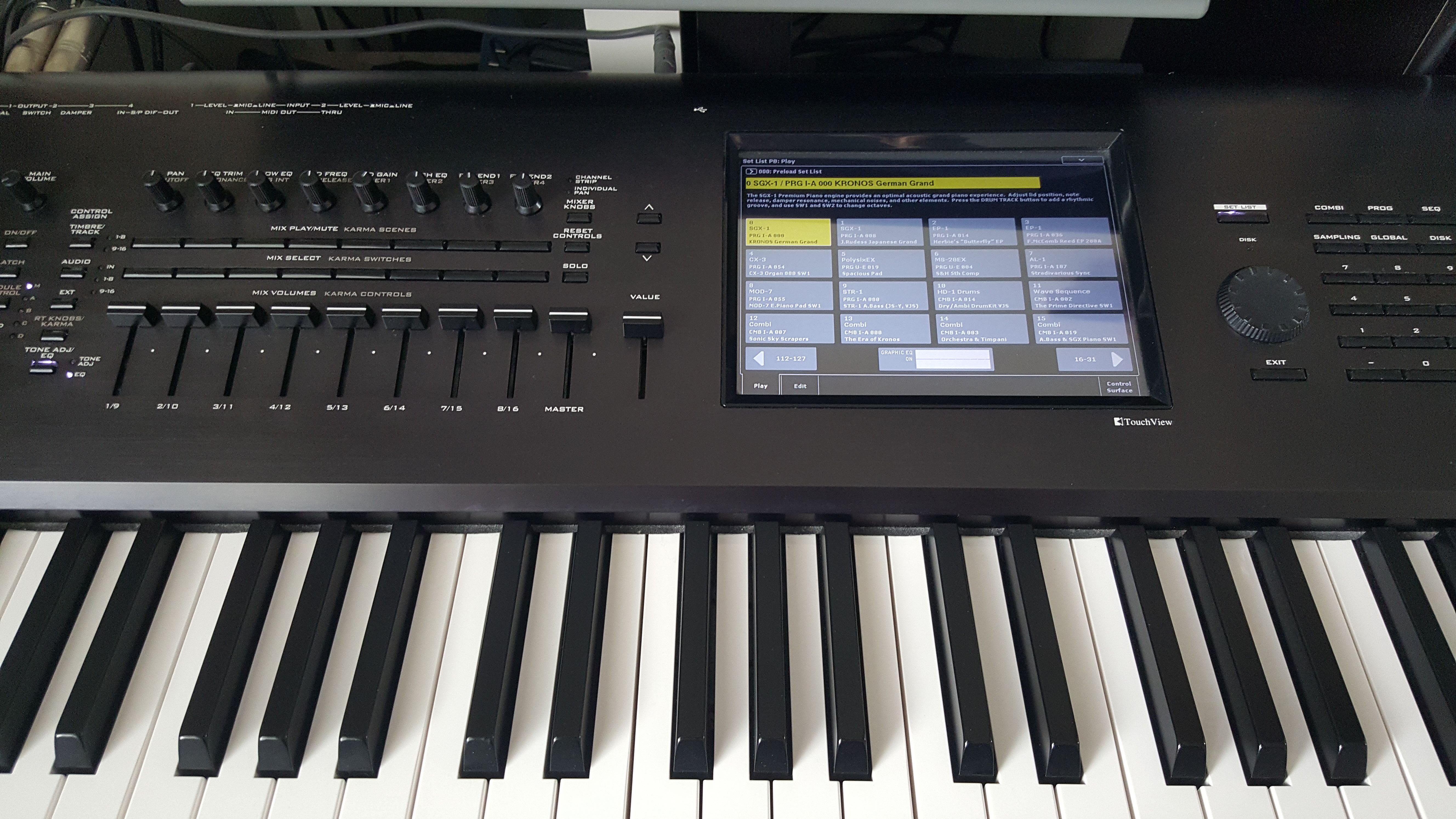 Korg Kronos 88 Image 2025191 Audiofanzine Korg Kronos 88 Image 2025191 Audiofanzine