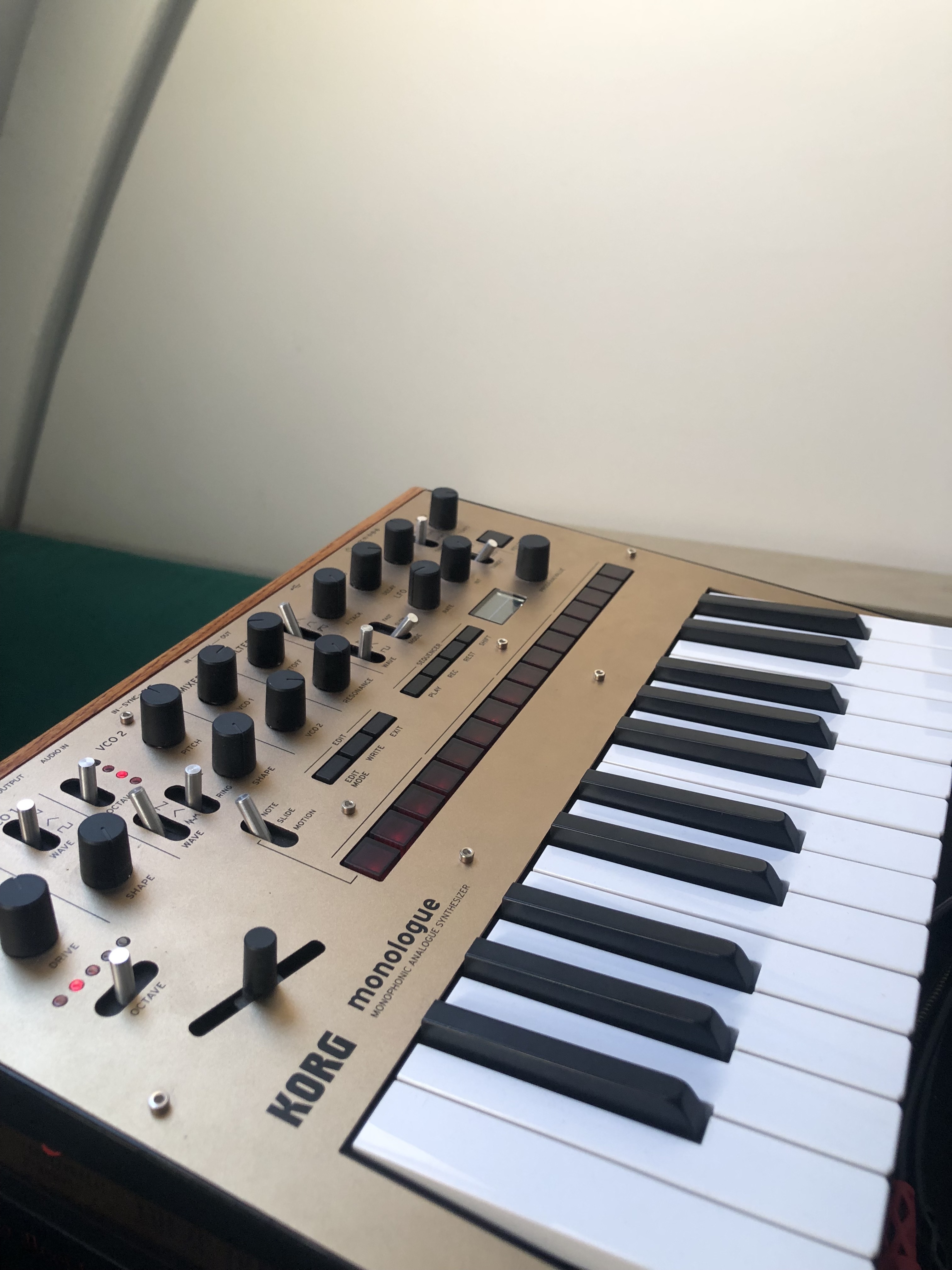 monologue - MONOPHONIC ANALOGUE SYNTHESIZER | (U.K