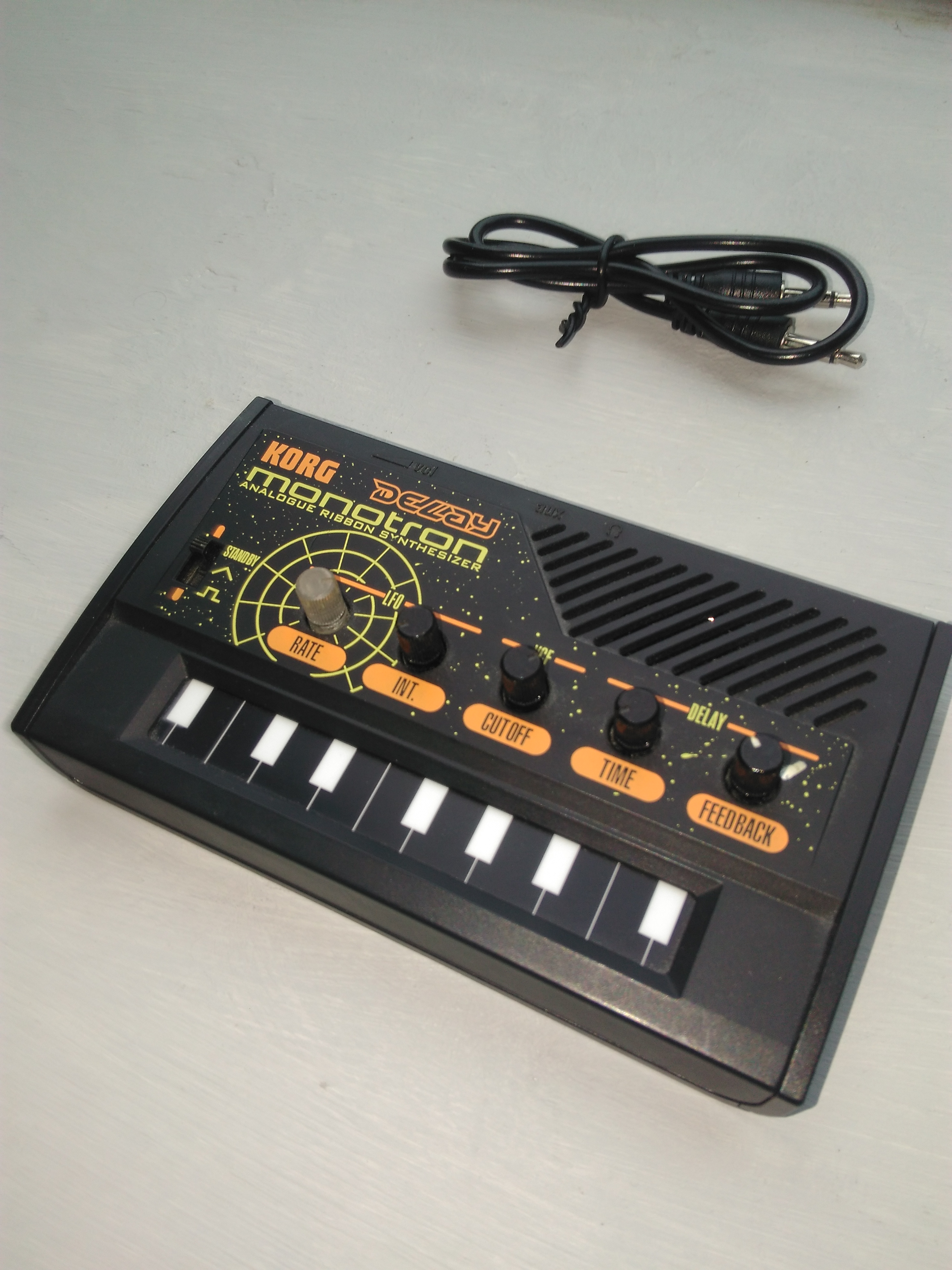 Korg Monotron Delay - Mini Synthé Analogique Avec Effet Delay, Filtre MS-20 Et Haut-Parleur Intégré