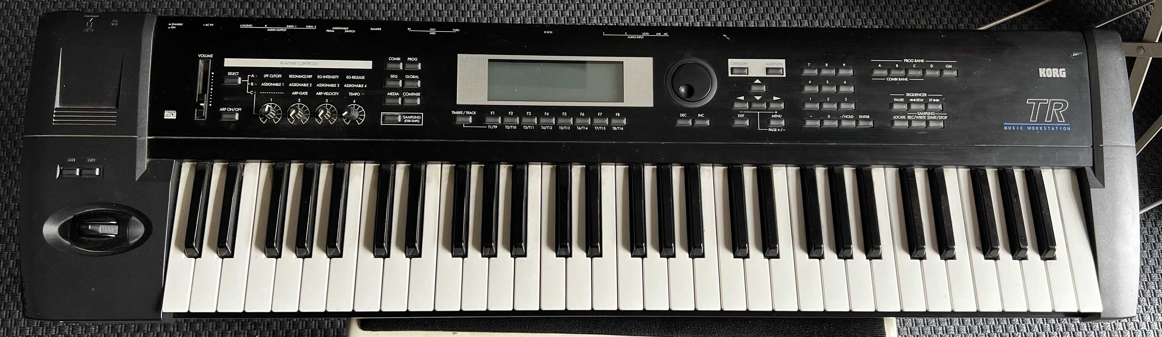 KORG コルグ TR61 シンセサイザー 61鍵盤