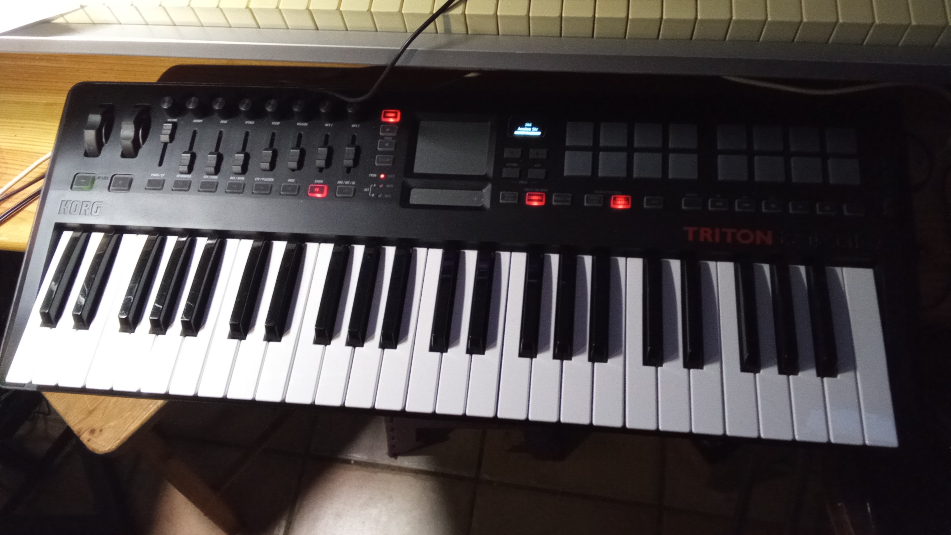 Triton Taktile 49 - Korg Triton Taktile 49 - Audiofanzine