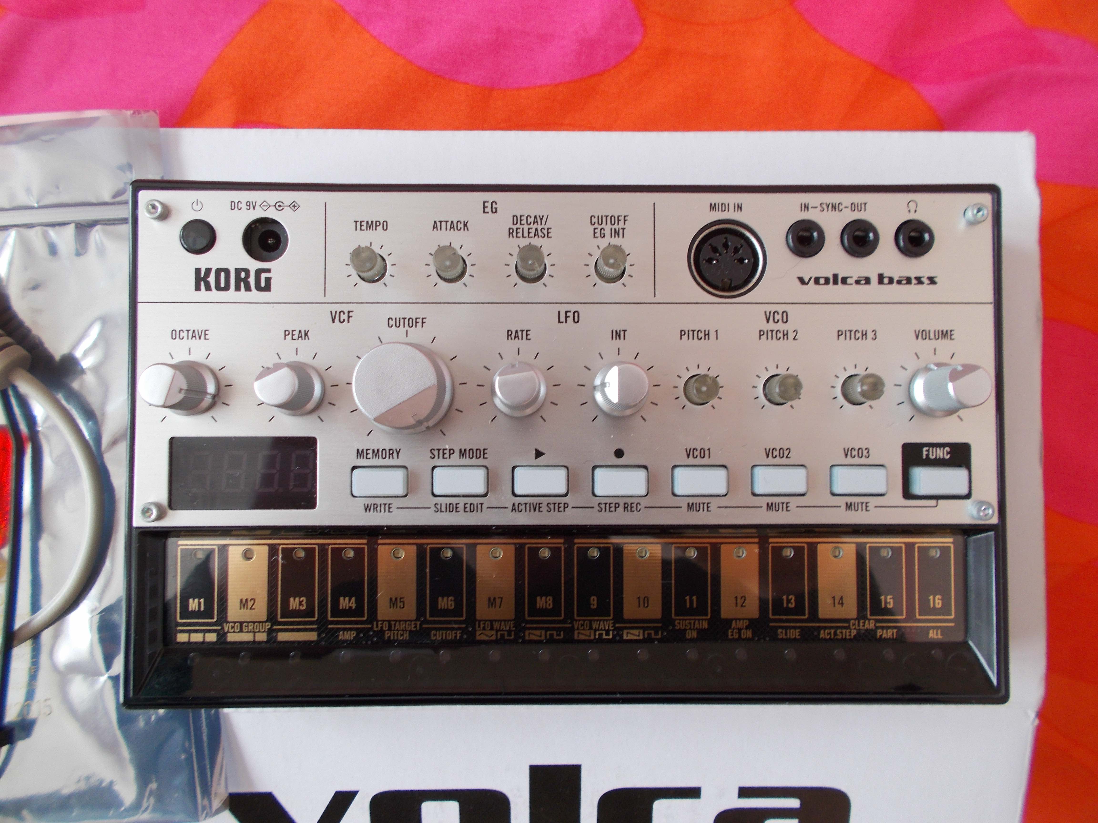 Volca Sample KORG + 電源アダプターの+ekogaz.ge