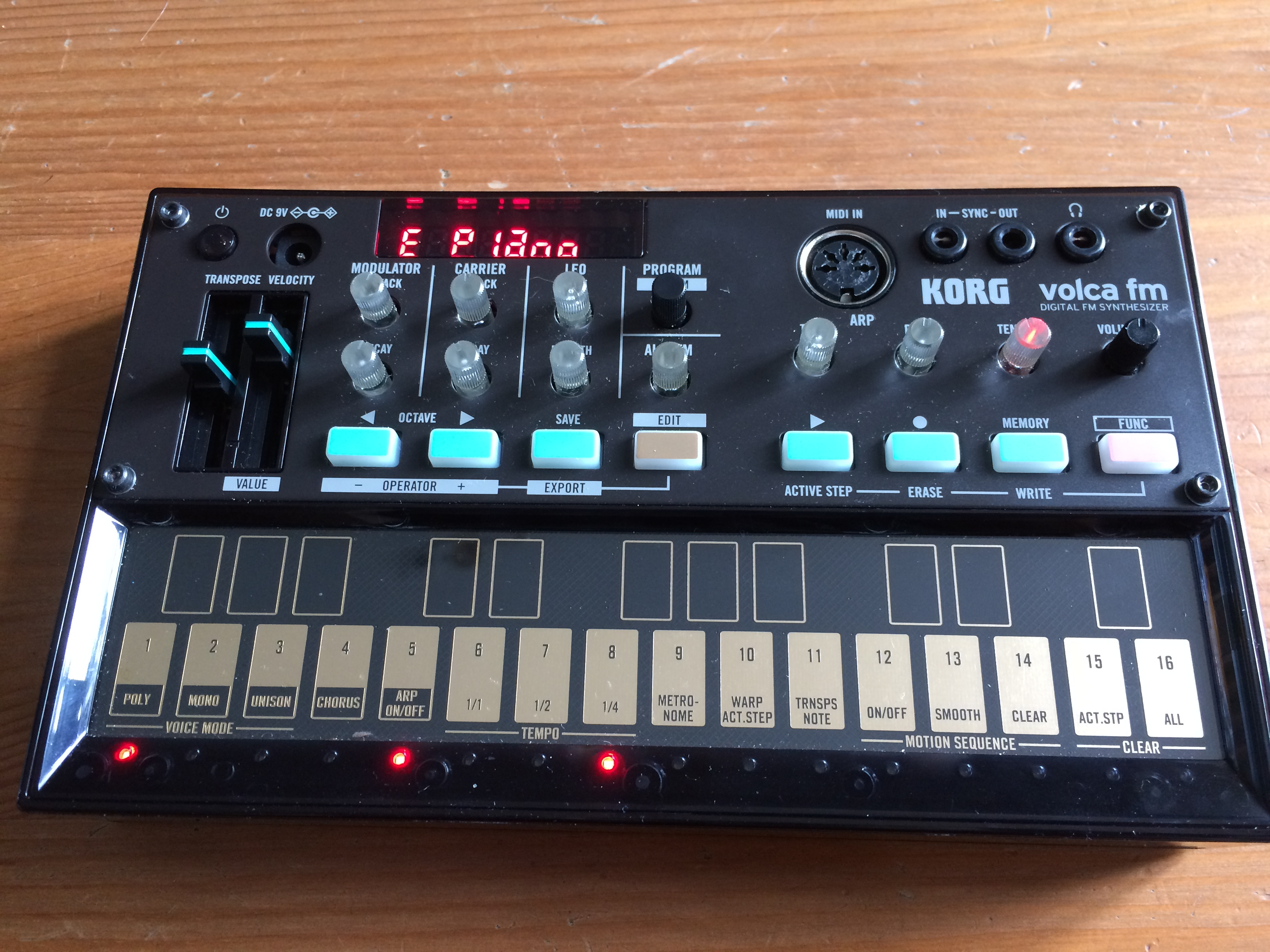 Photo Korg Volca Fm Korg Volca Fm 8594 1894550 Audiofanzine