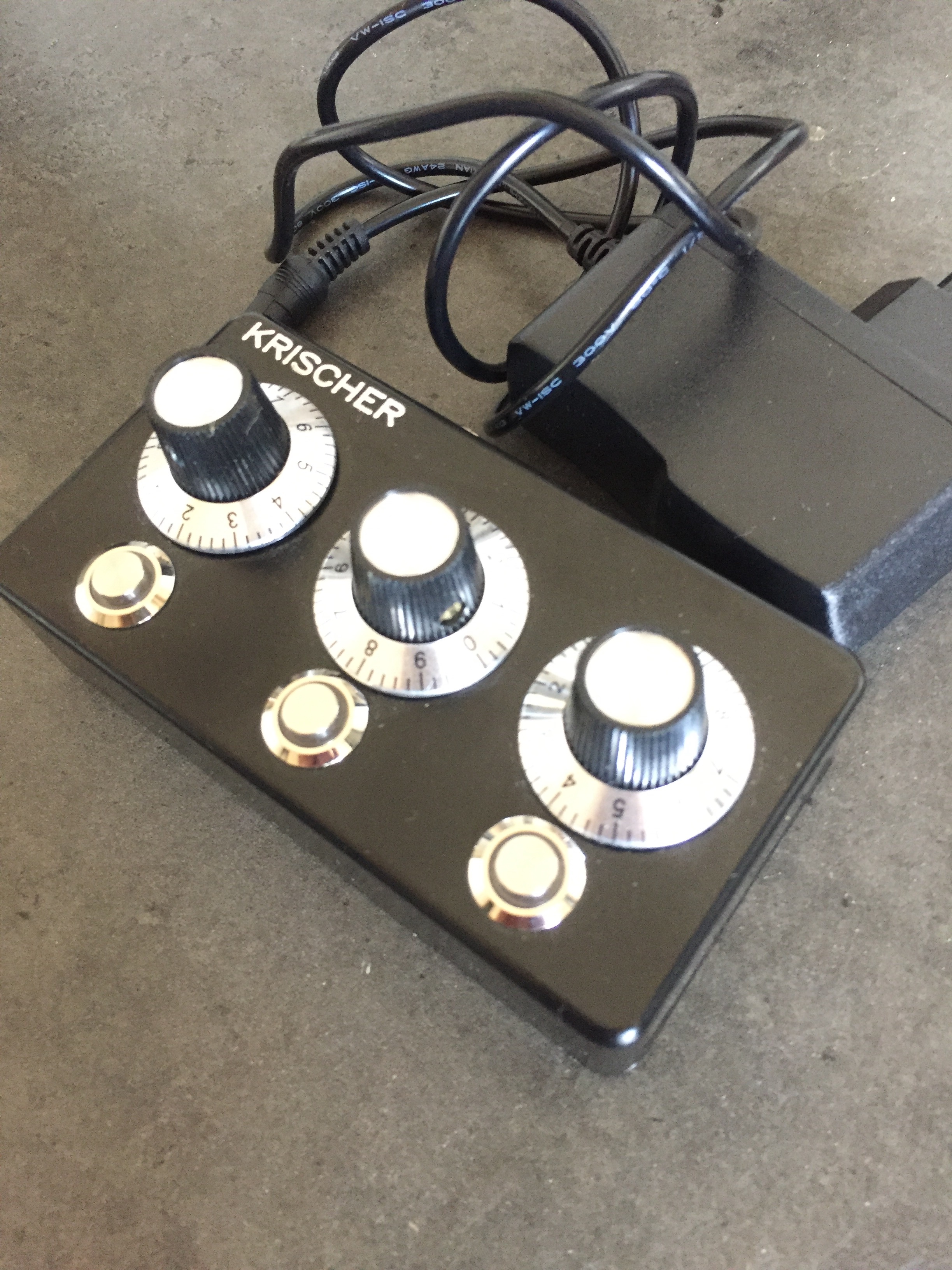 Analog polyphonic synth Krischer Analog polyphonic synth Audiofanzine