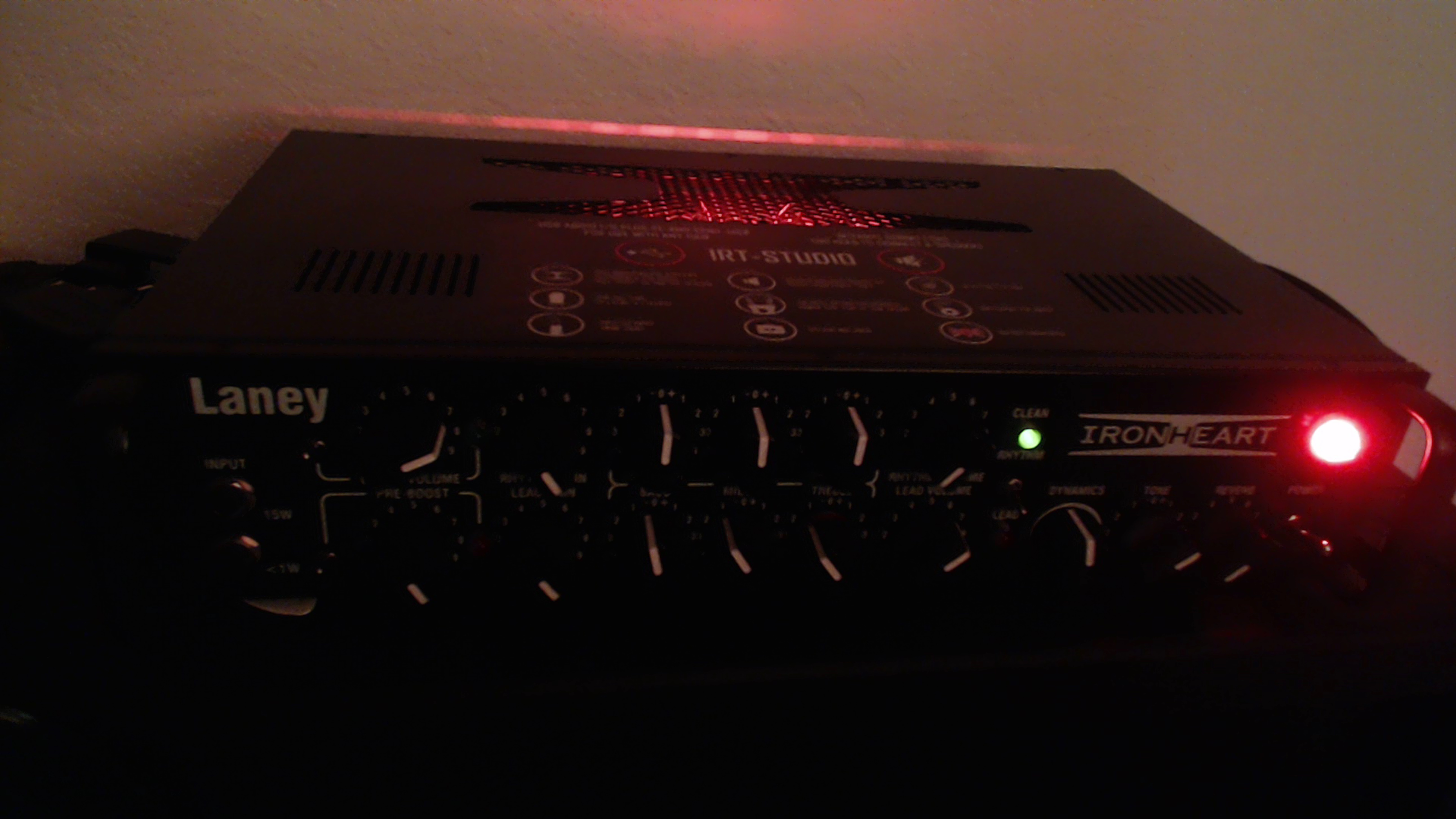 Tête Ampli Guitare Laney IRT-STUDIO - 15W/1W, 3 Canaux, Lampes ECC83/EL84 - Noir