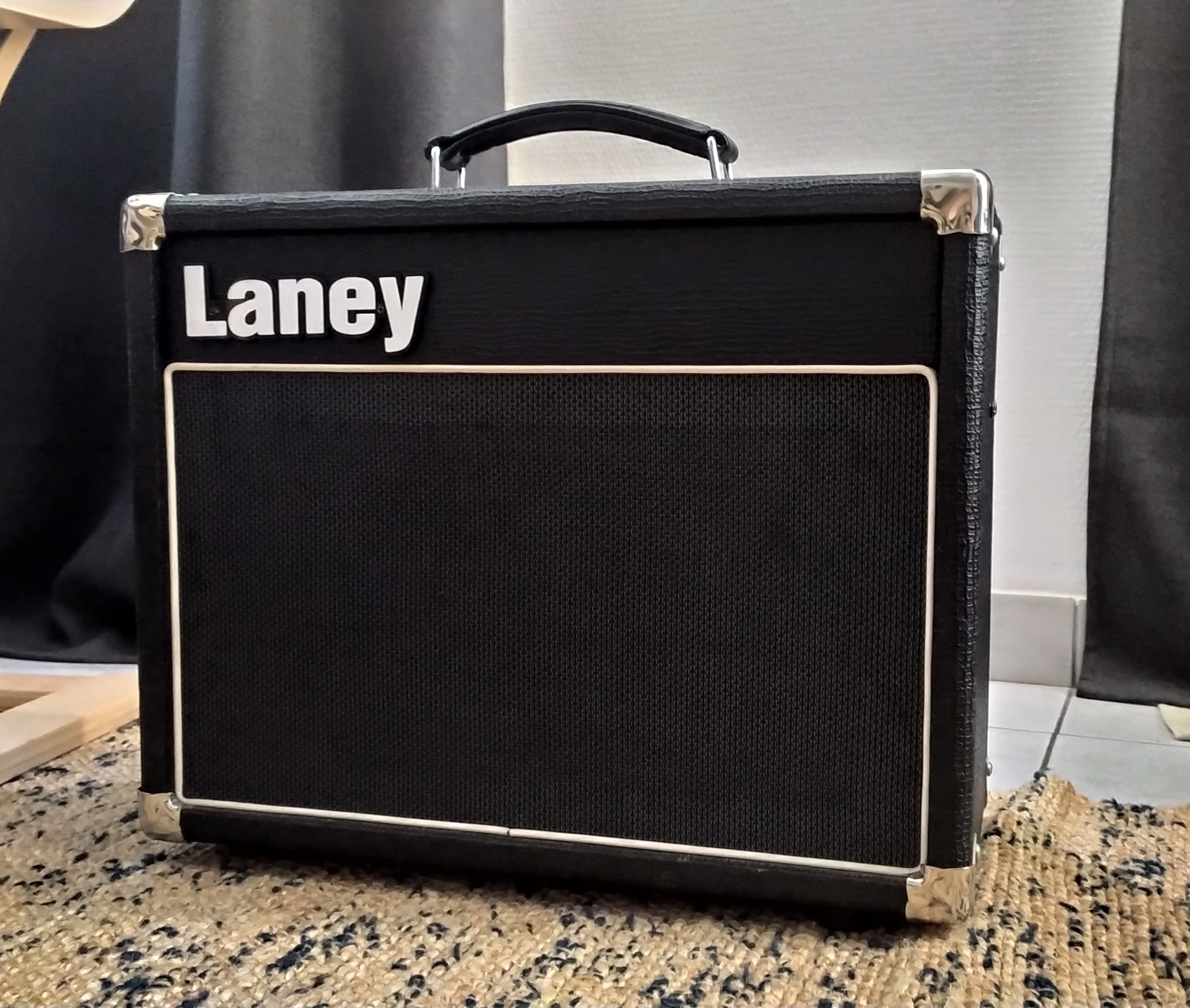 クーポンとポイント Laney VC15-110 ジャンク - 楽器/器材