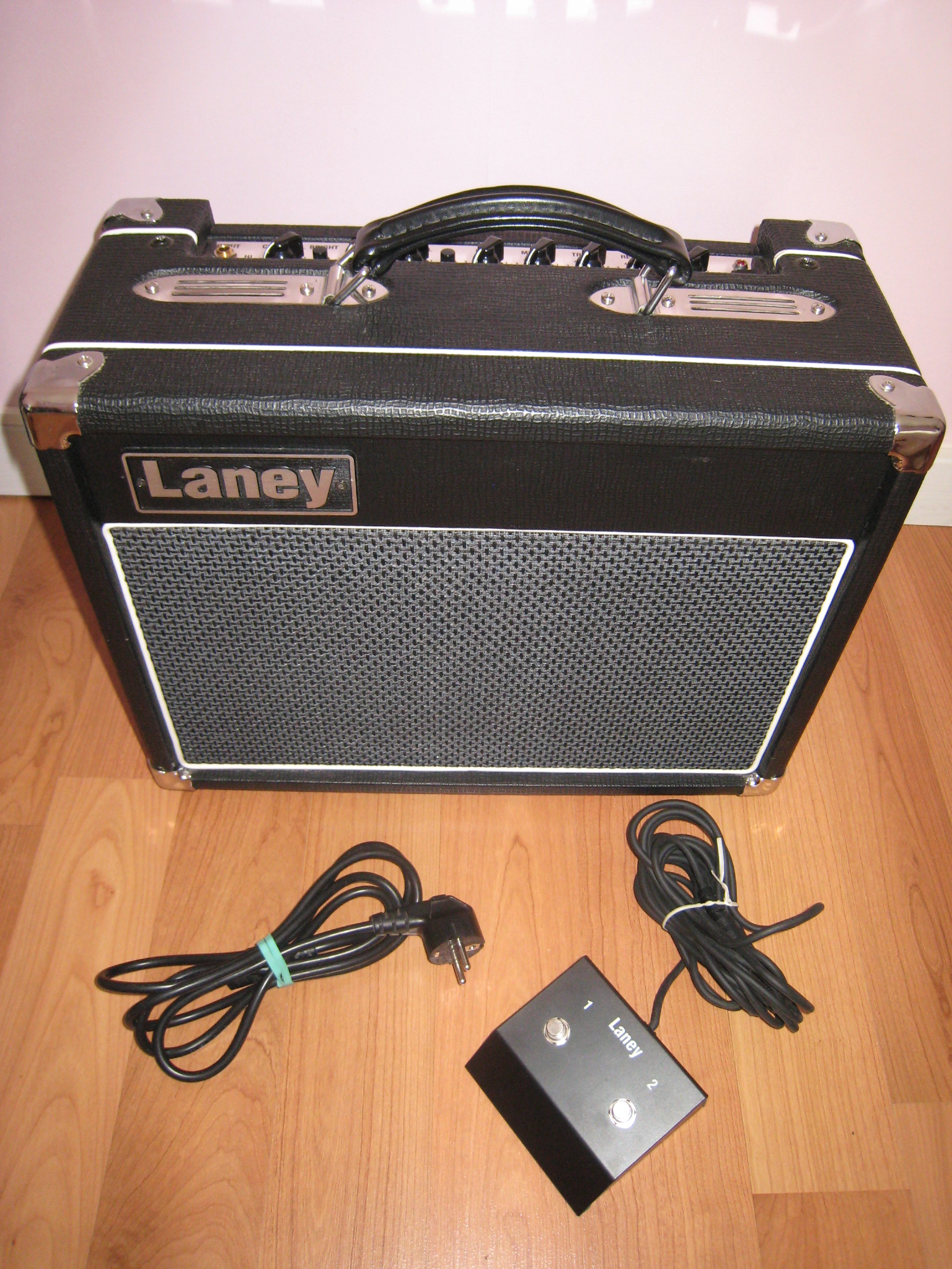 クーポンとポイント Laney VC15-110 ジャンク - 楽器/器材