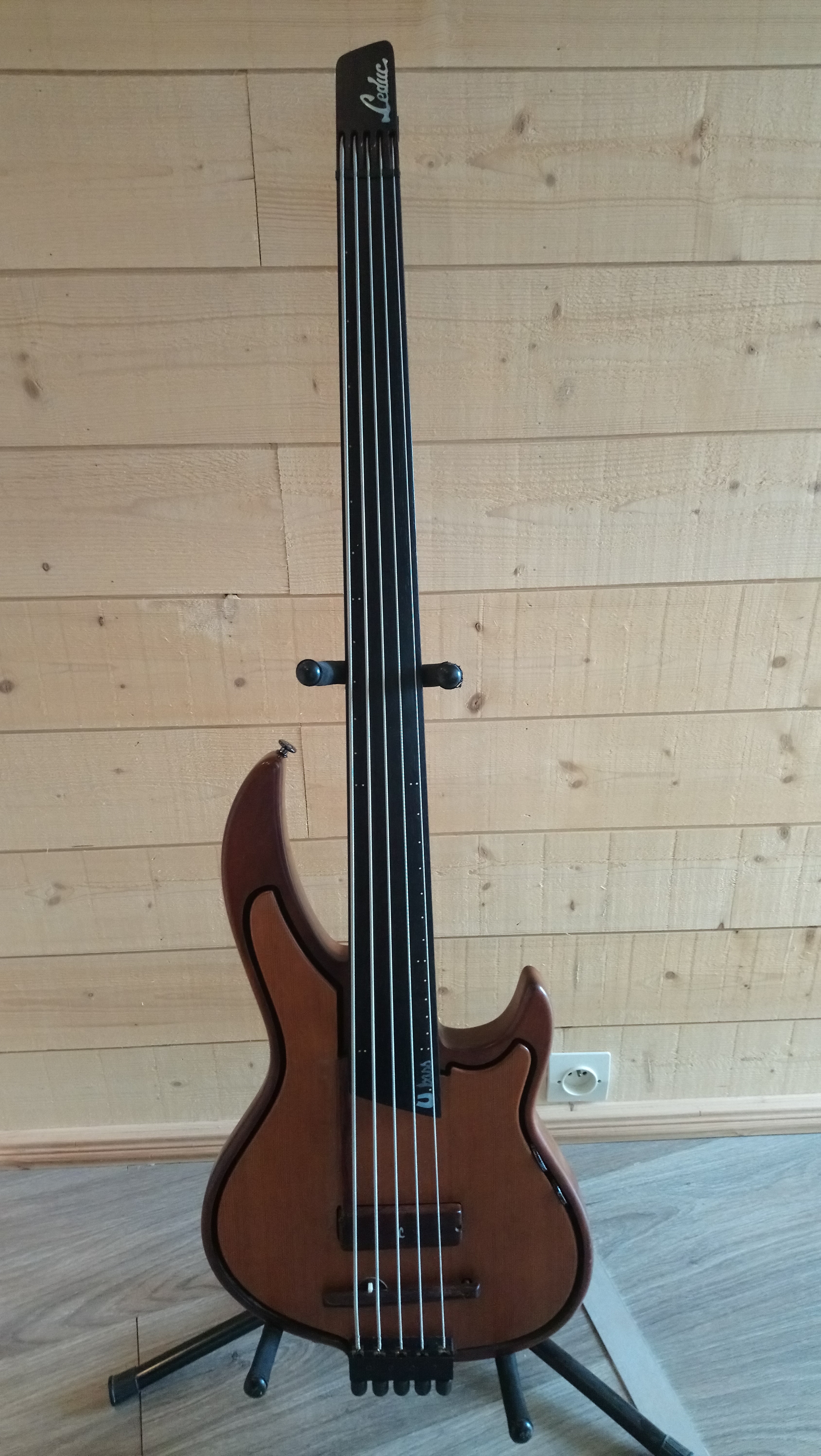 UBass 5 cordes fretless Leduc UBass 5 cordes fretless Audiofanzine