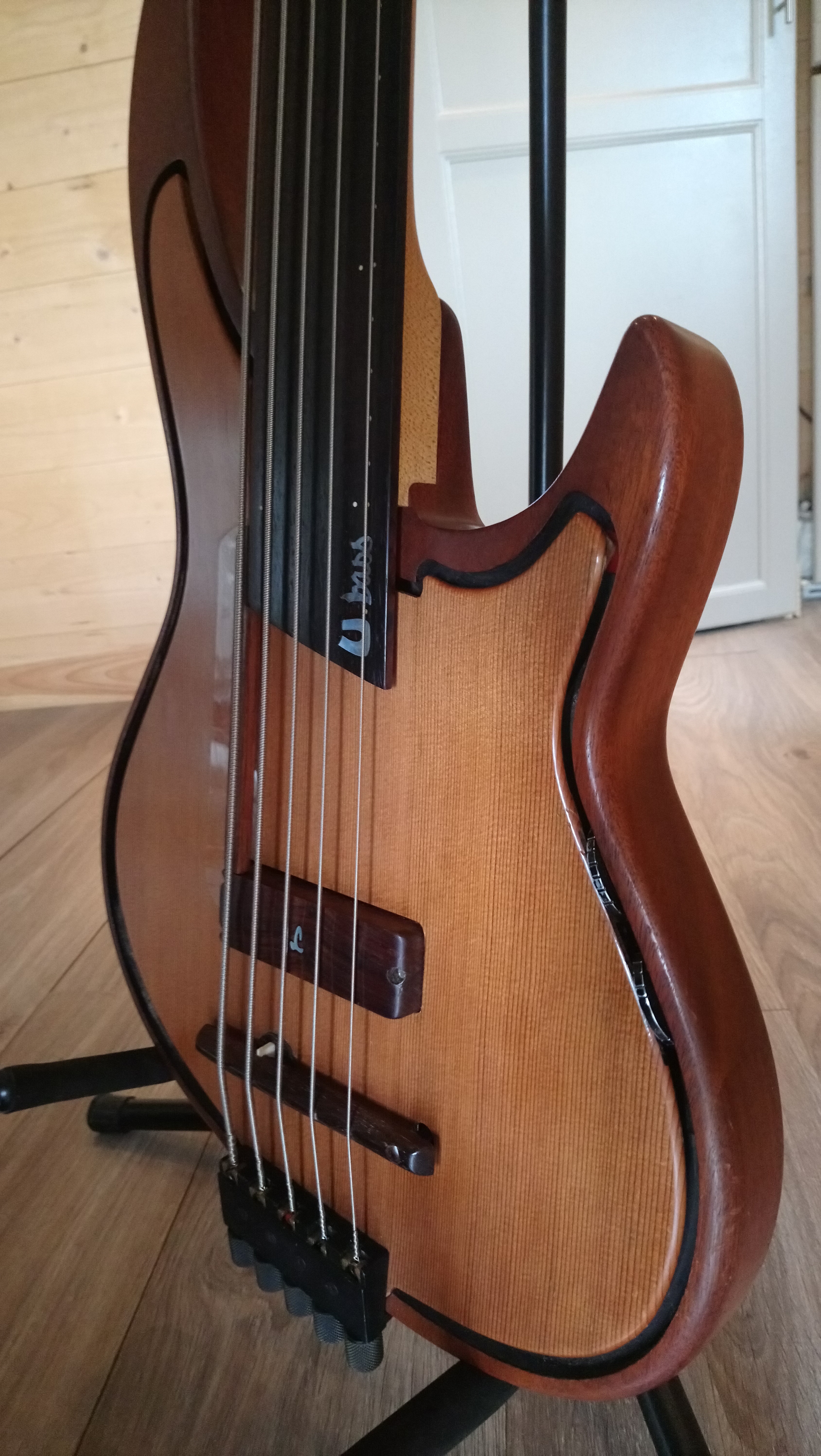 U Bass 5 Cordes Fretless Leduc U Bass 5 Cordes Fretless Audiofanzine