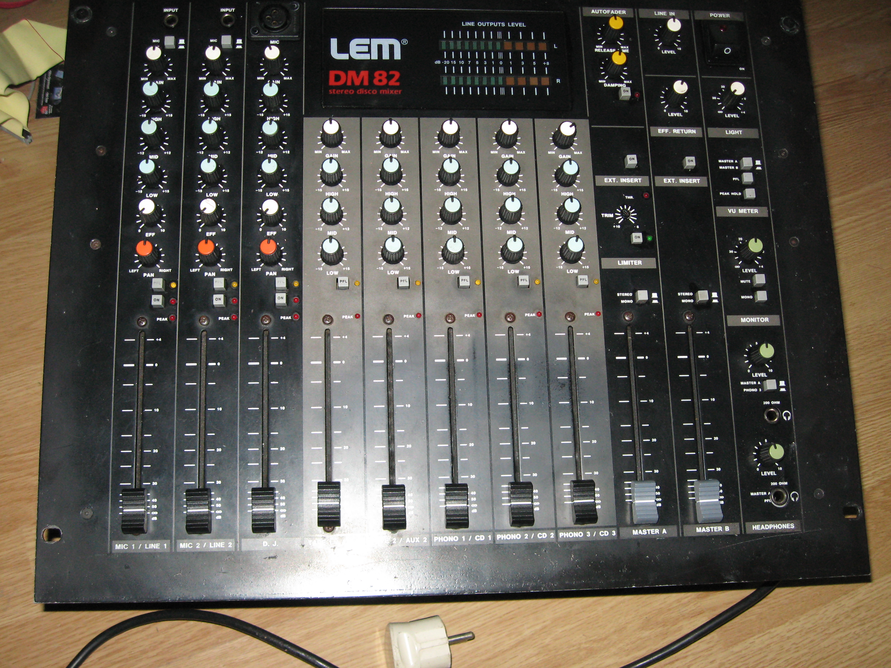 lem-dm-82-279277.jpg