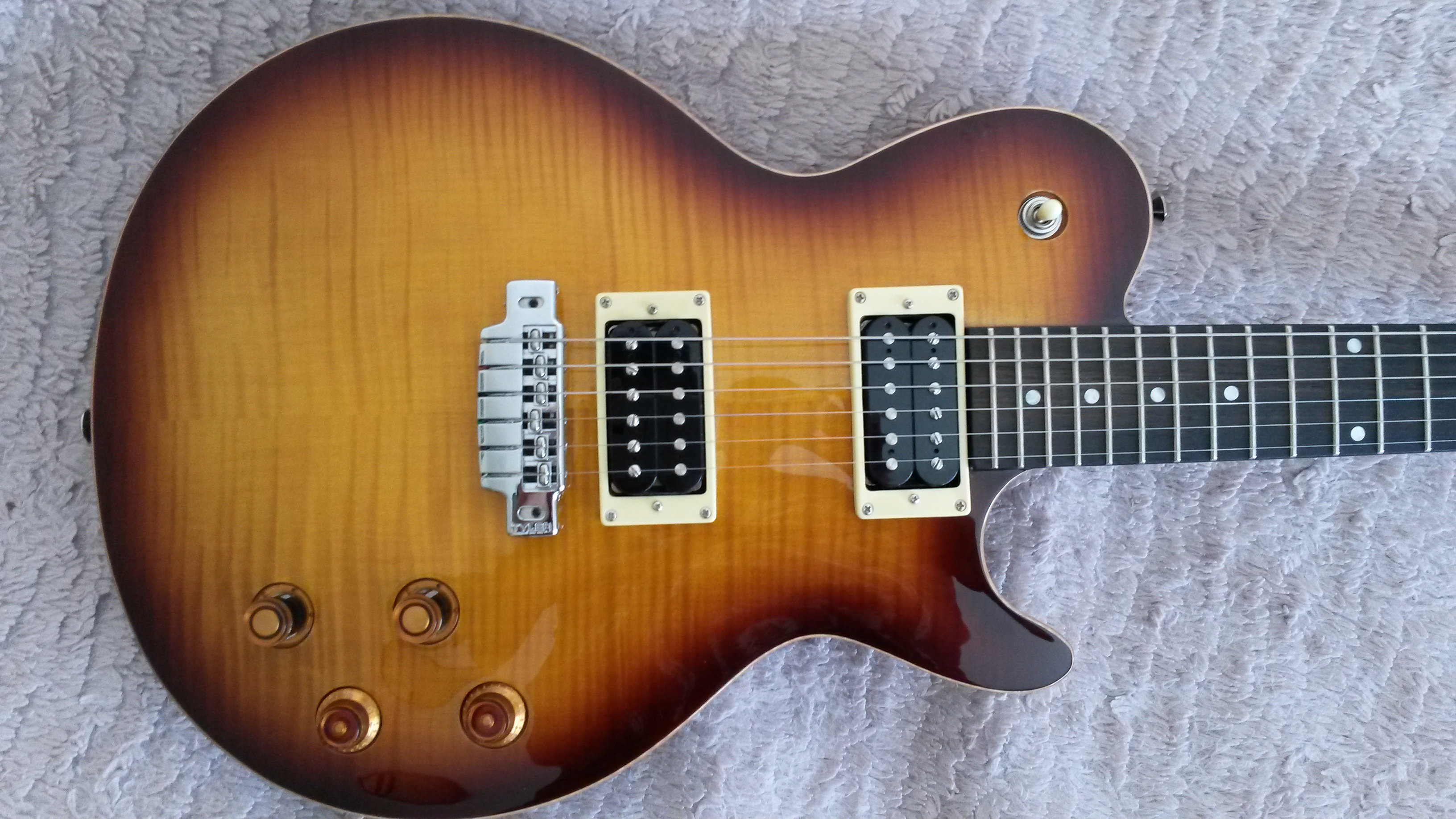 Line 6 JTV59 Tobacco Burst image (2024433) Audiofanzine