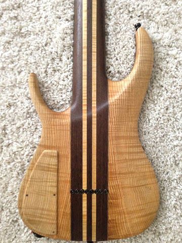 luthier-guitare-8-cordes-990638.jpg