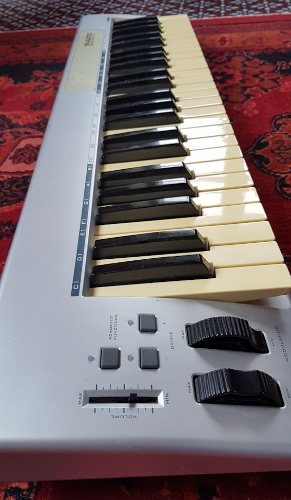 Adaptateur Secteur Guy-Tech Pour Clavier MIDI M-Audio KeyRig 25/49 Touches - Entrée 100-240V - Prise UE