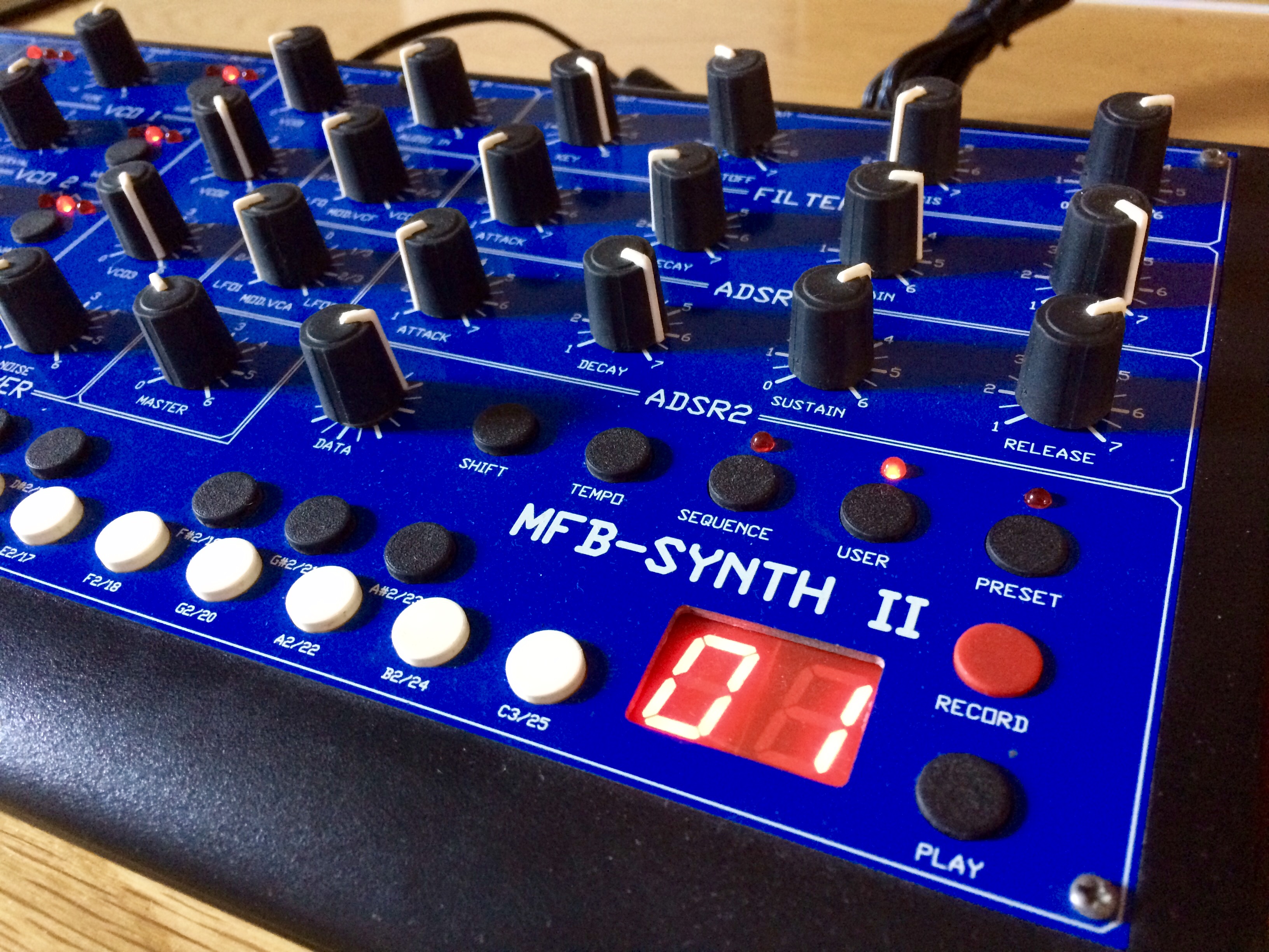 Photo M.F.B. MFB-SYNTH II : IMG 5368.JPG (#1751467) - Audiofanzine