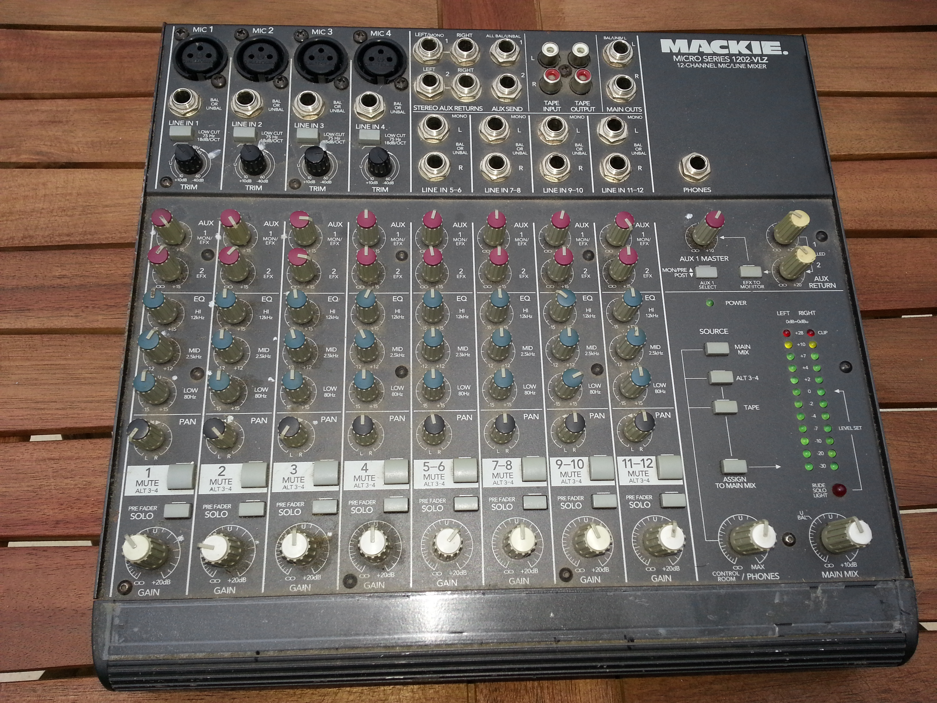 Photo Mackie 1202VLZ Pro Mackie 1202 VLZ Pro (716745) Audiofanzine