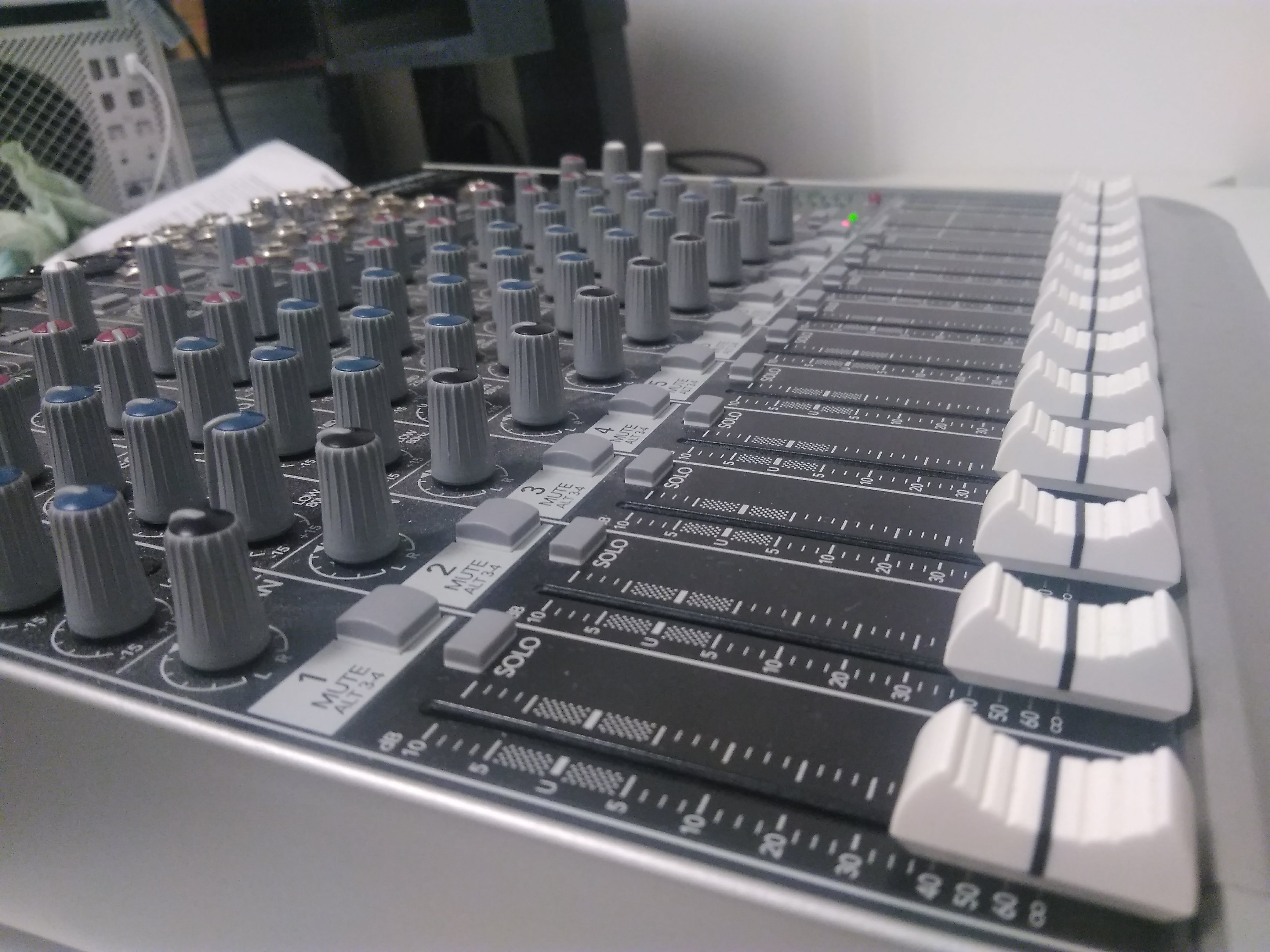1402VLZ3 Mackie 1402VLZ3 Audiofanzine