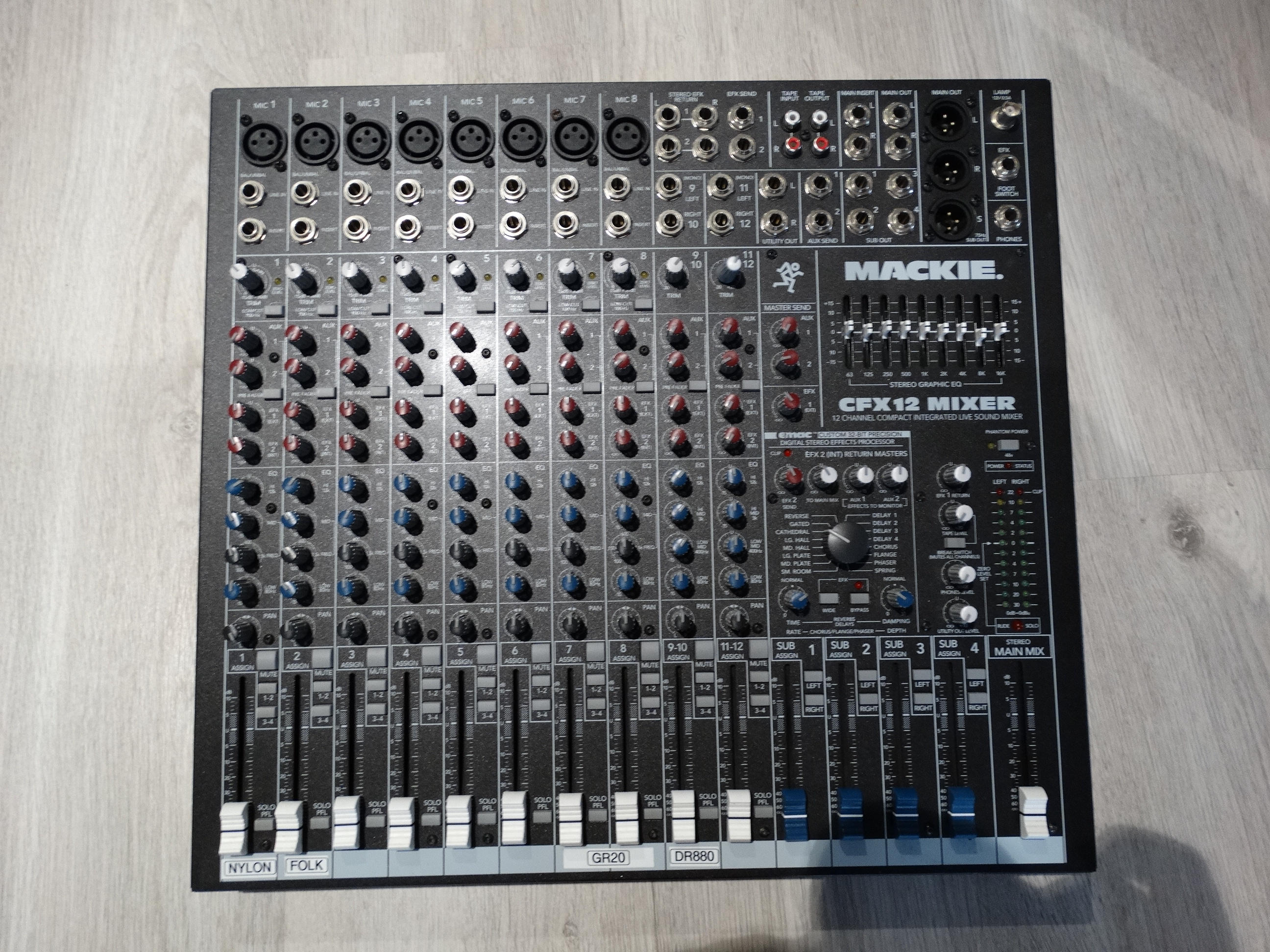 CFX12 Mackie CFX12 Audiofanzine