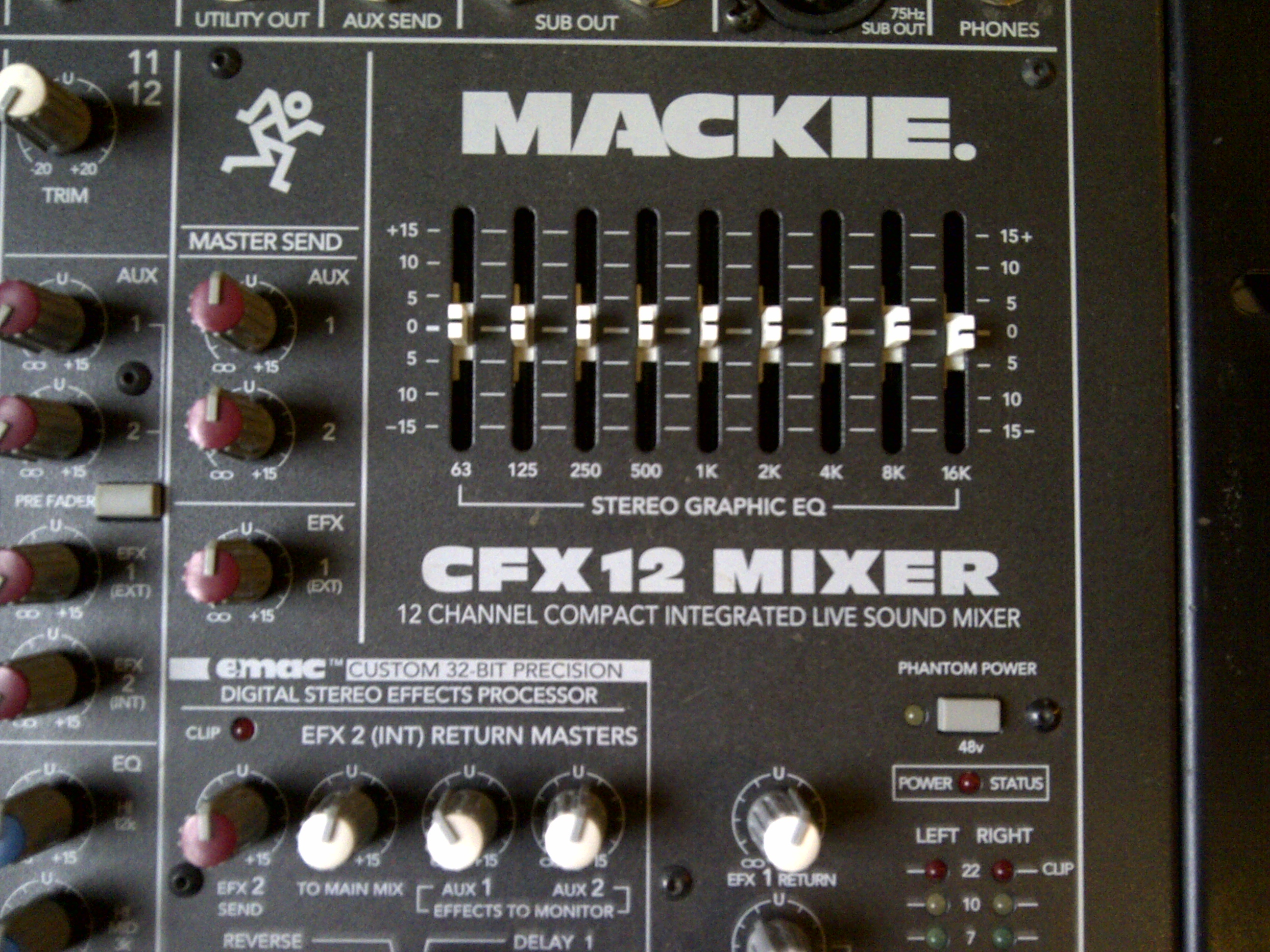 Photo Mackie CFX12 Mackie CFX12 (20190) (576946) Audiofanzine