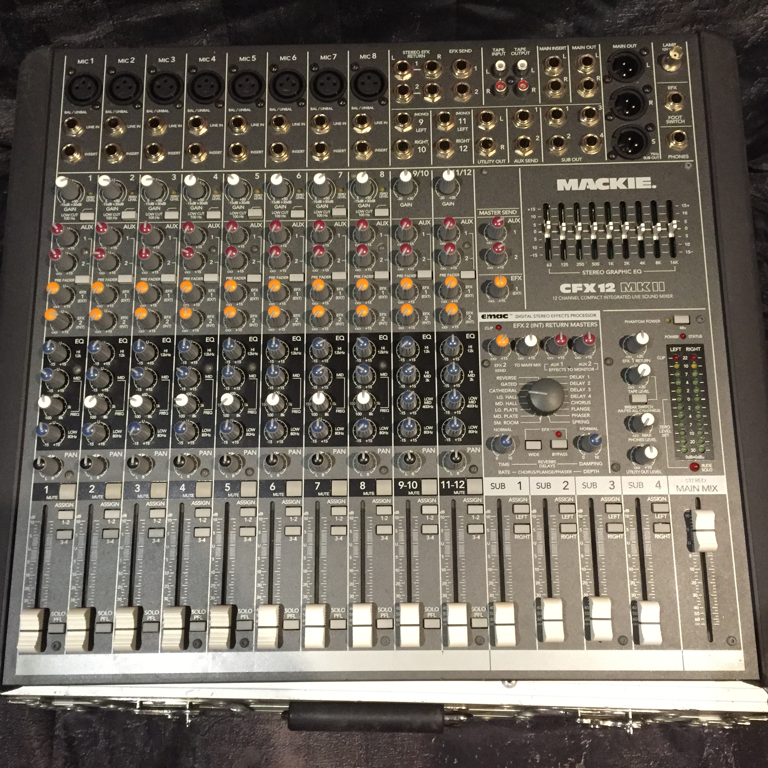 Photo Mackie CFX12.mkII Mackie CFX 12 mk2 (1468613) Audiofanzine