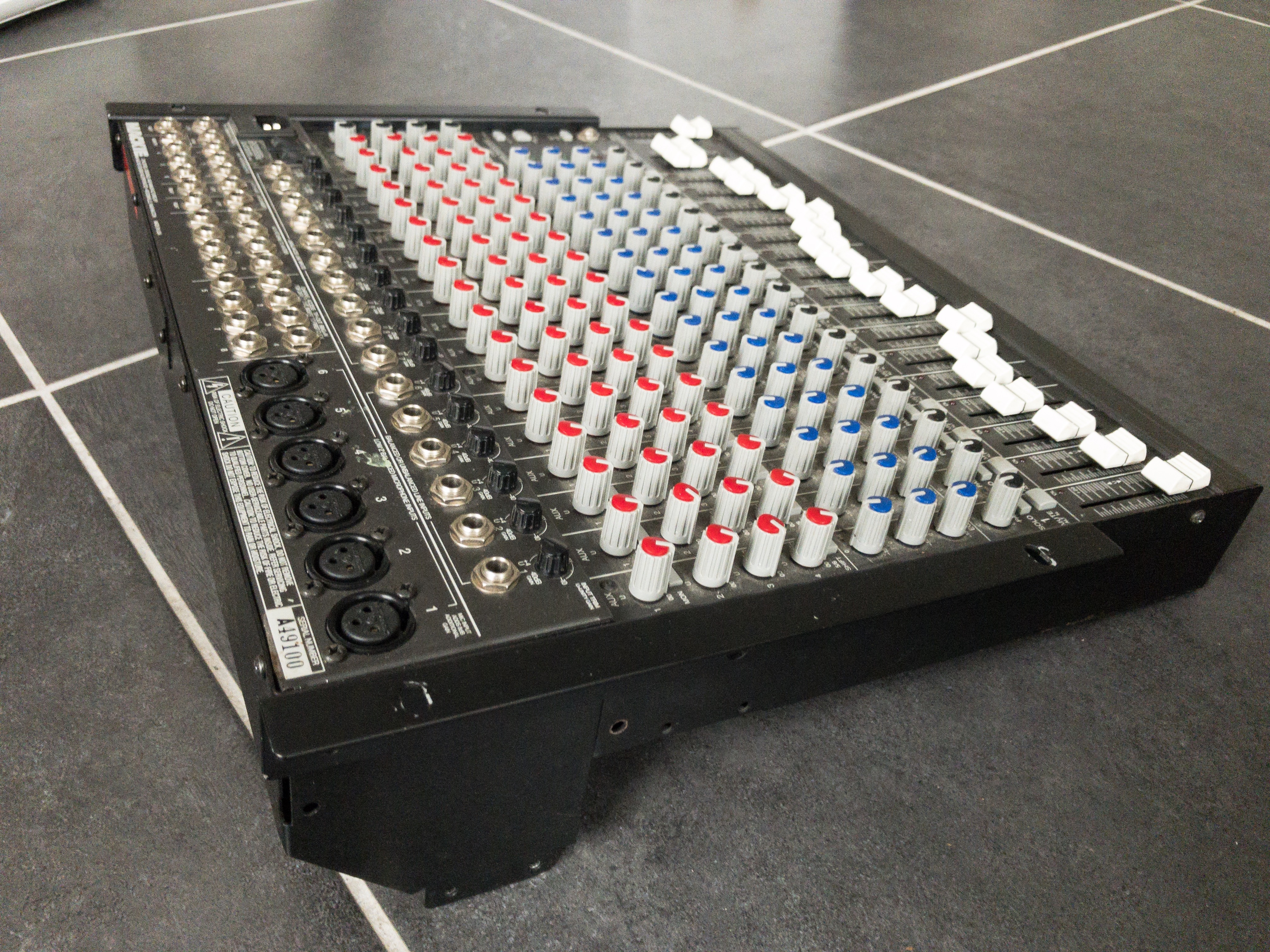 CR1604 Mackie CR1604 Audiofanzine
