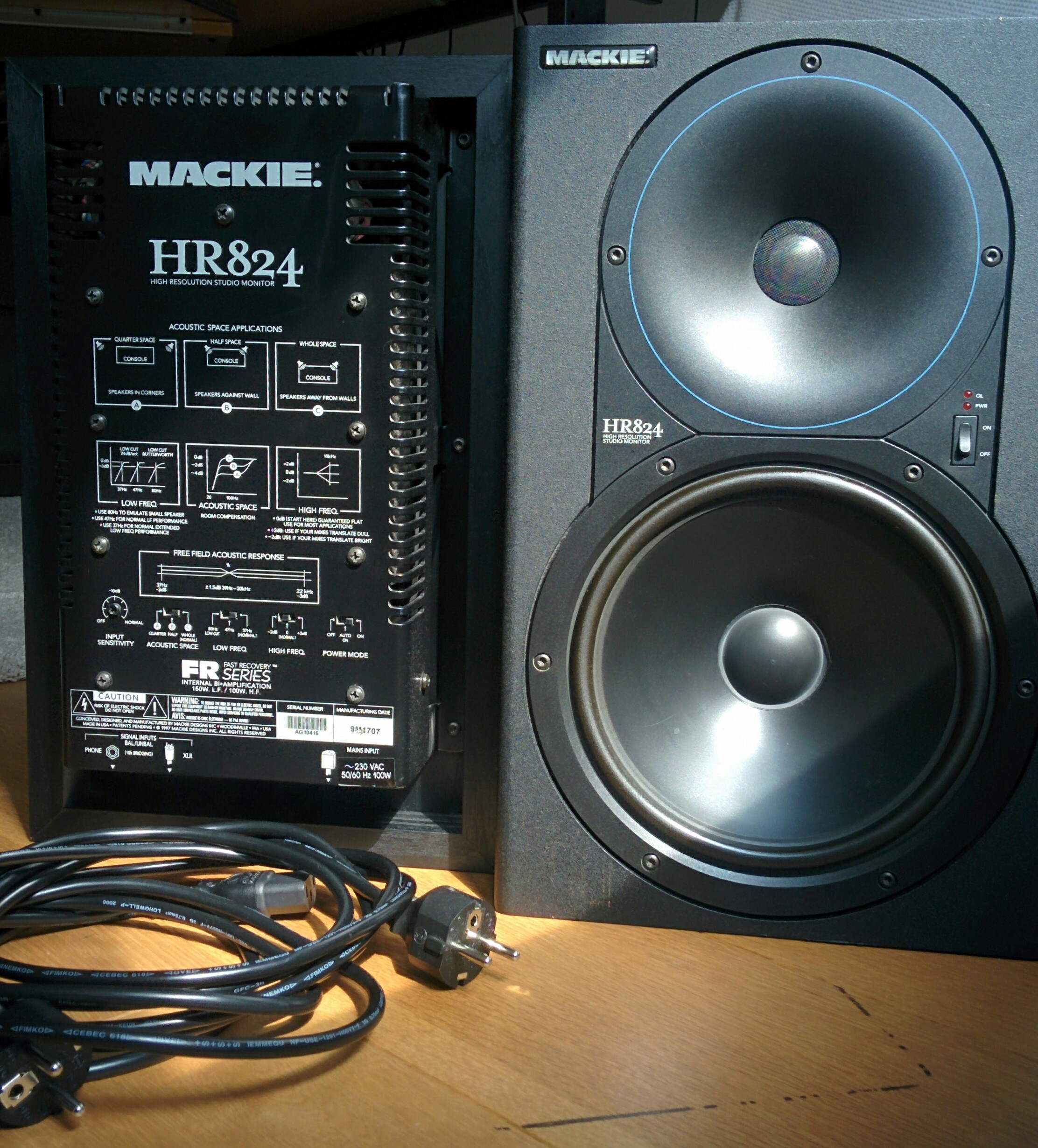 Photo Mackie HR824 : Mackie HR 824 mk1 1 (#1449801) - Audiofanzine