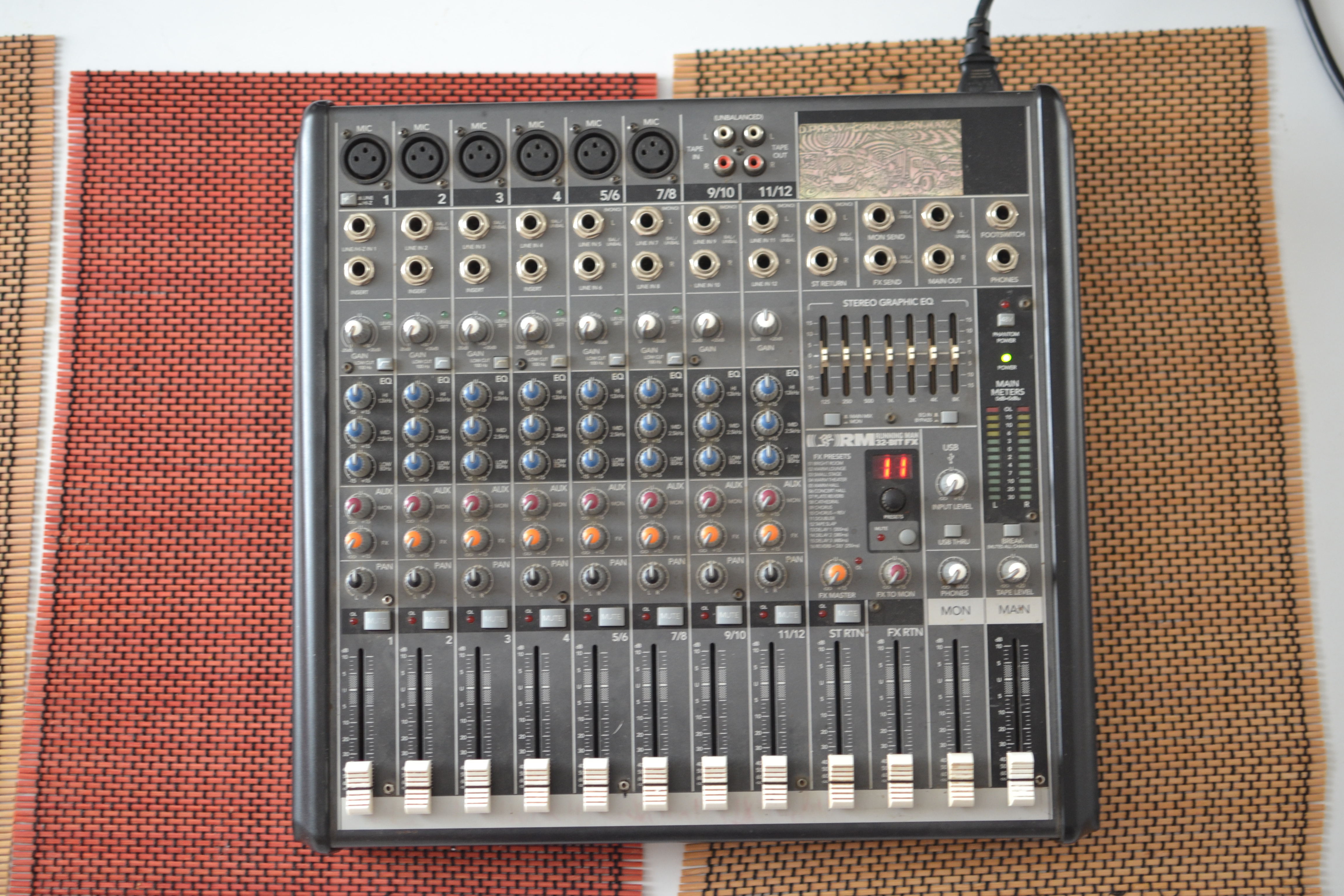 Photo Mackie ProFX12 Mackie ProFX12 (18214) (1110330) Audiofanzine