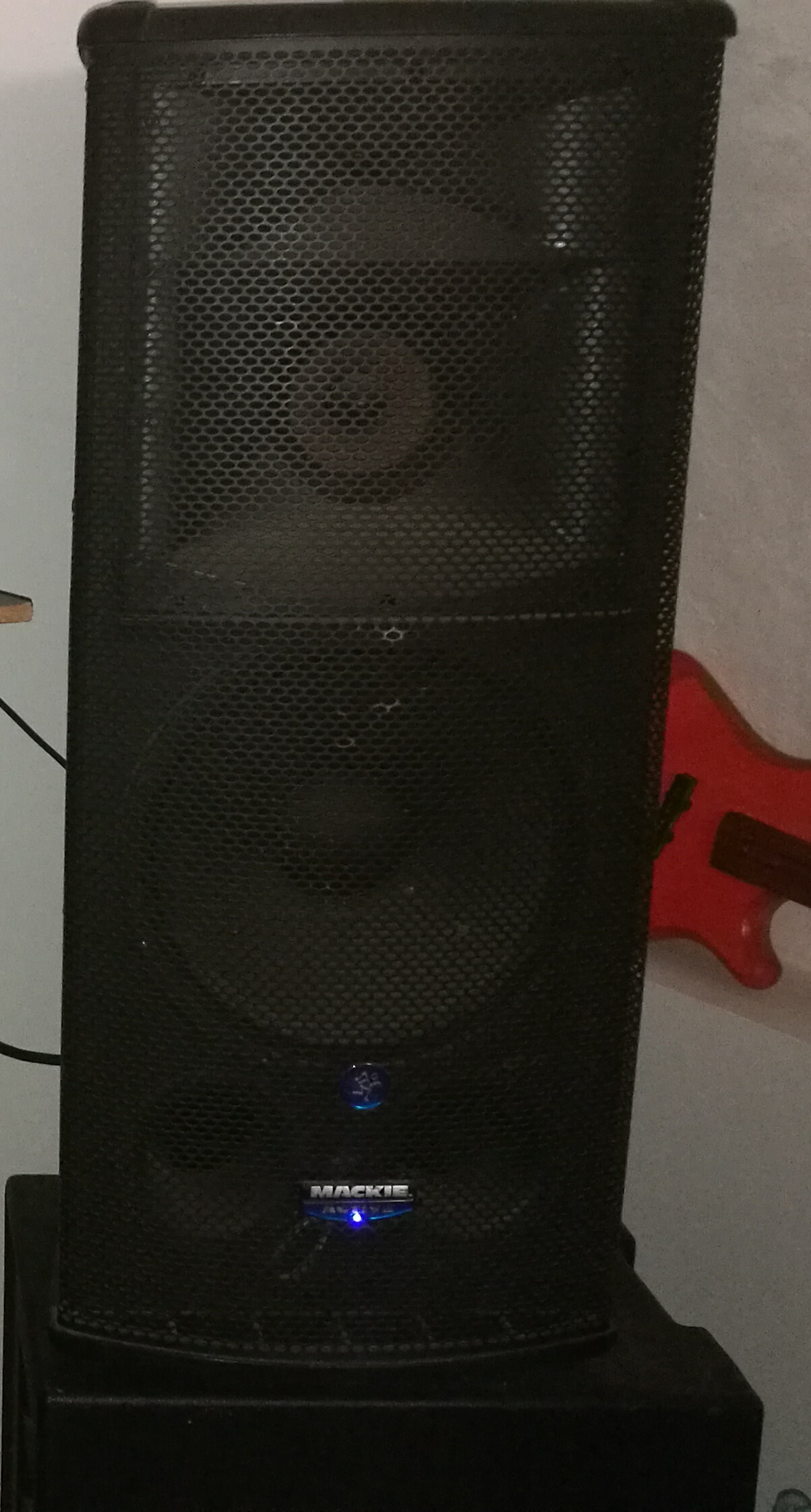 SR 1530 Mackie SR 1530 Audiofanzine