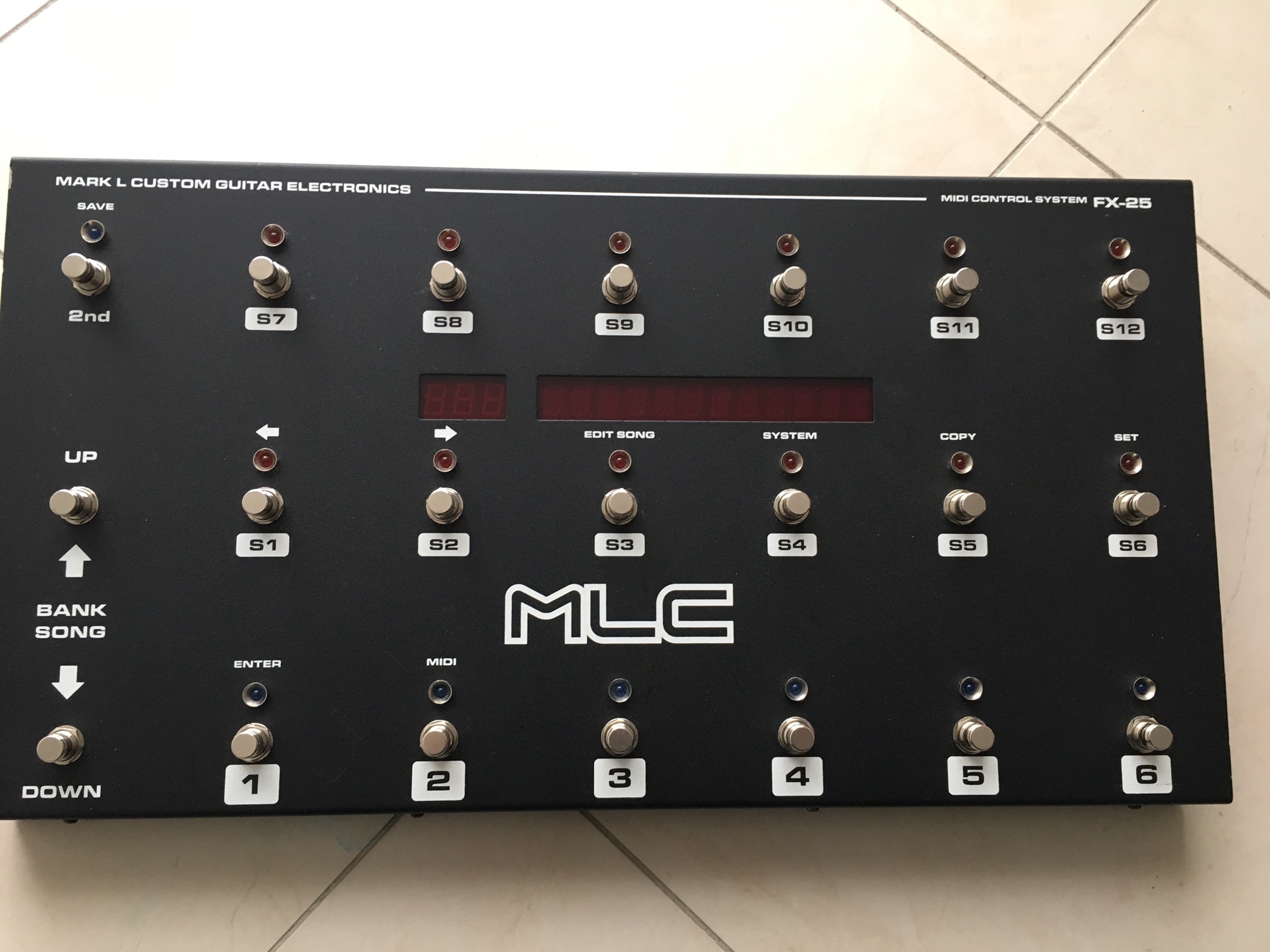 Mark L Custom Custom FX25 MIDI Controller image (1734146) Audiofanzine
