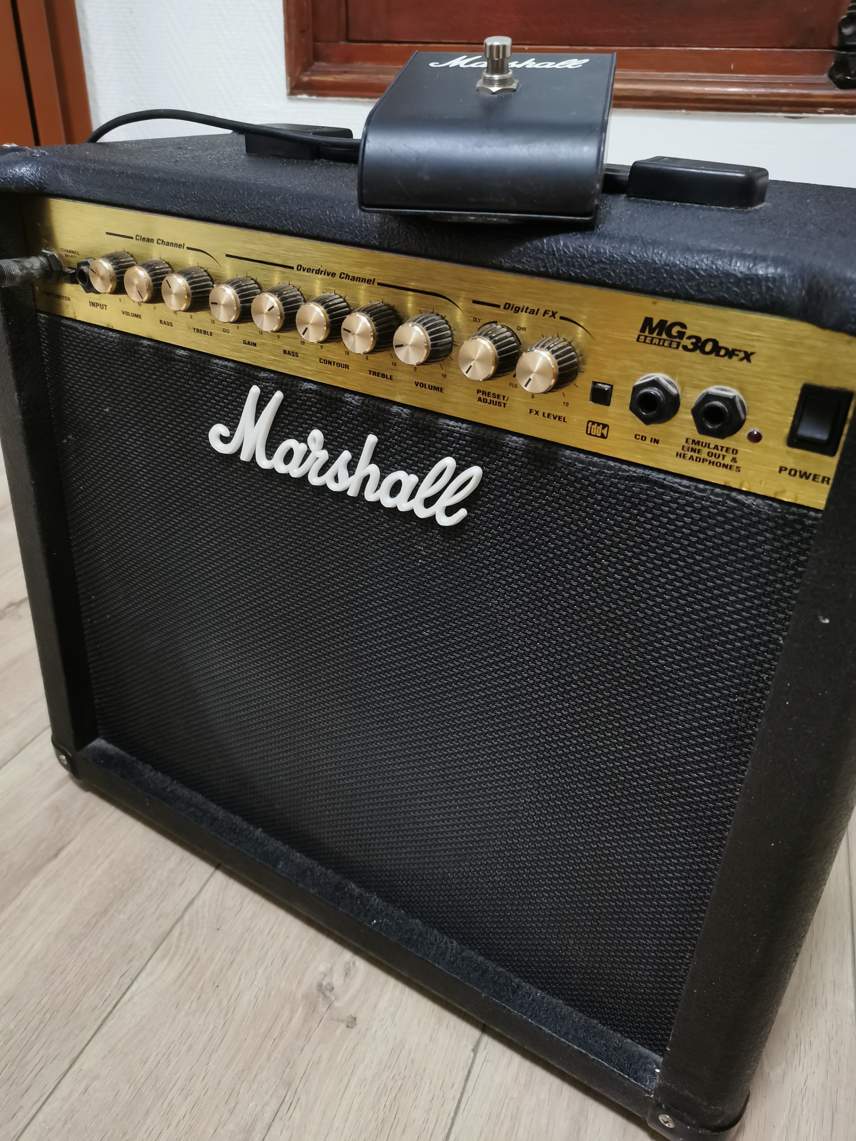 特価大得価良品　Marshall MG30DFX マーシャル ギターアンプ　ゴールド ギター