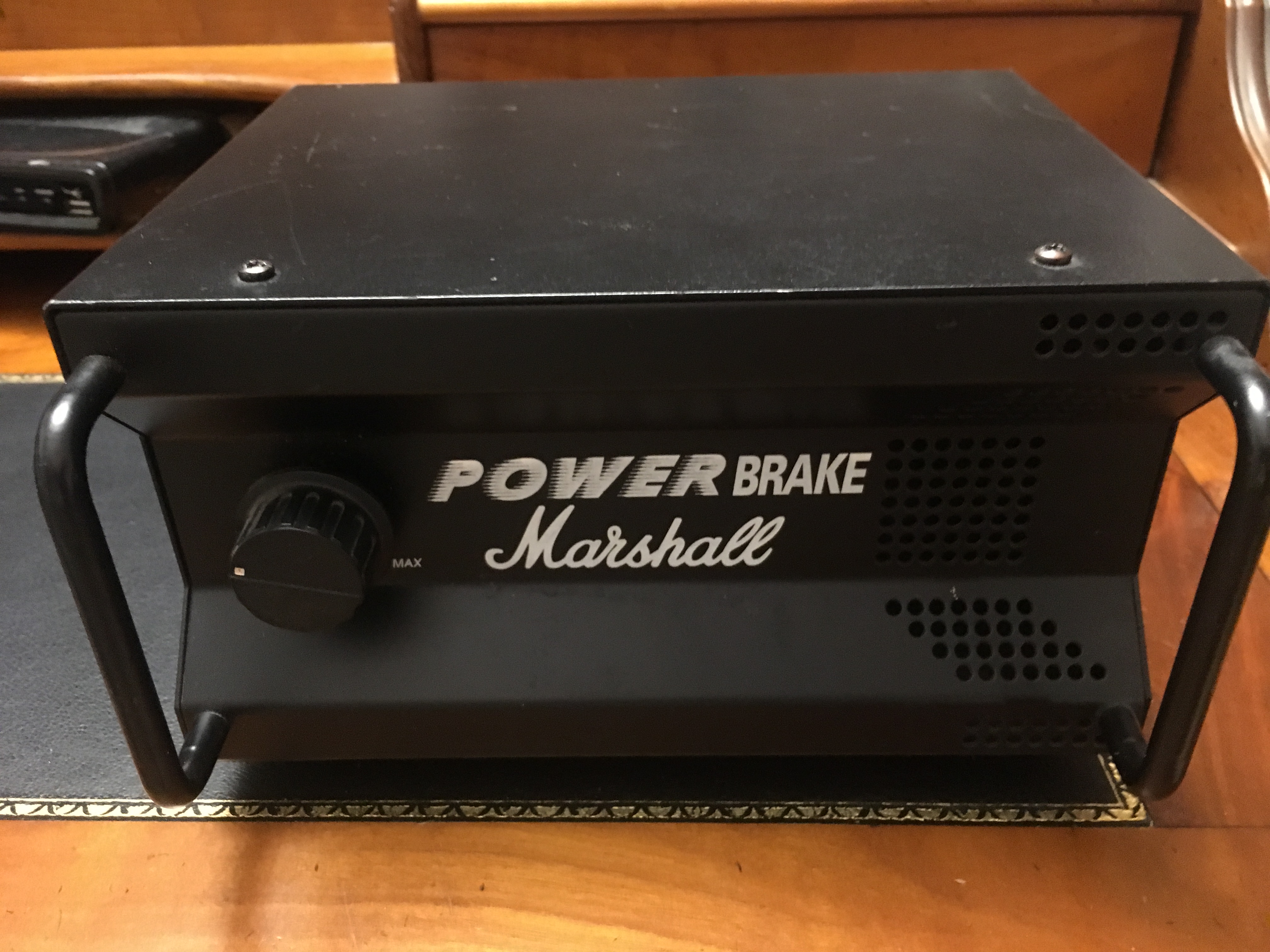 PB100 POWER BRAKE Marshall PB100 Power Brake Audiofanzine