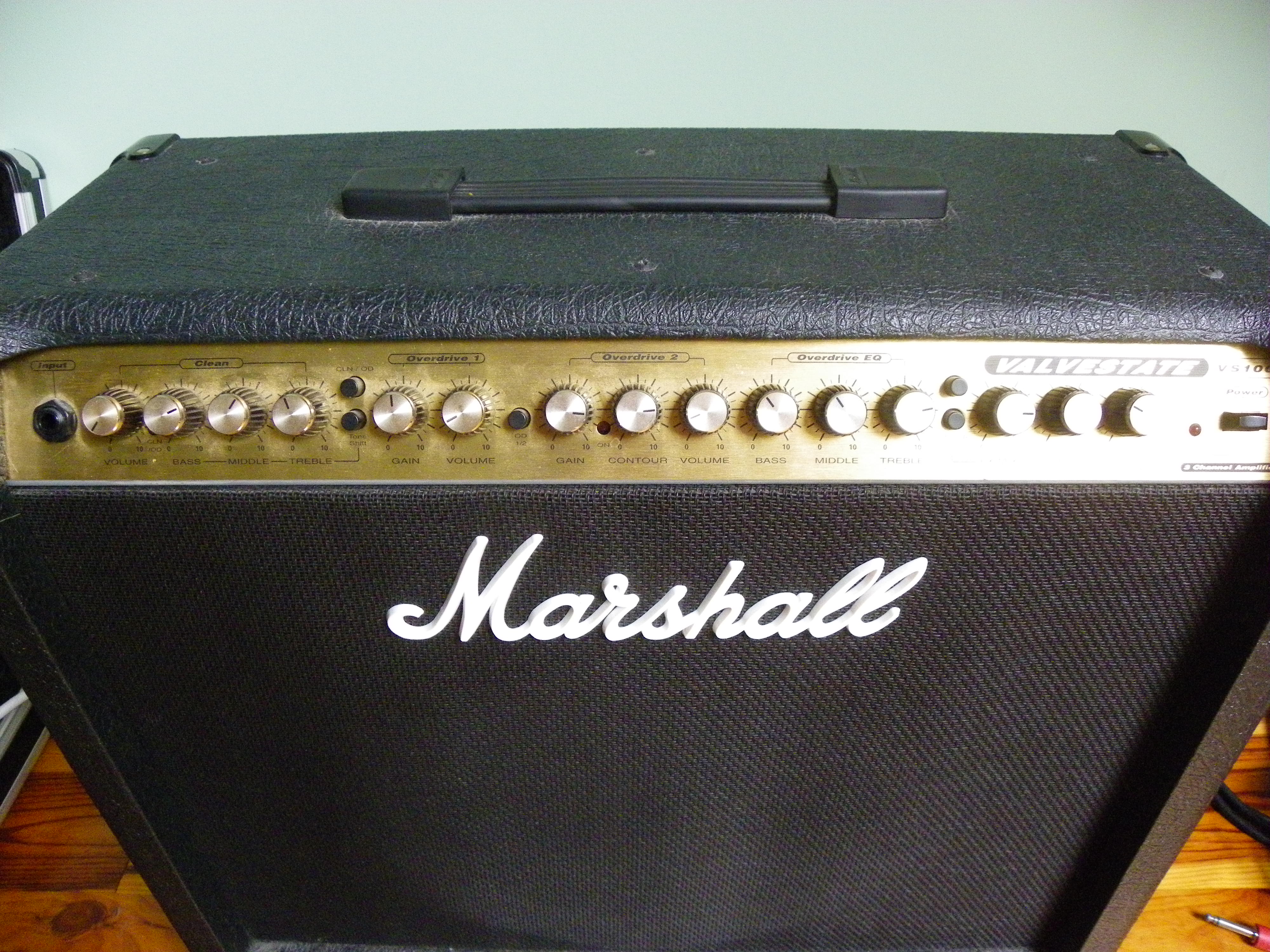Photo Marshall VS100R Marshall VS100 valvastate (408906) Audiofanzine